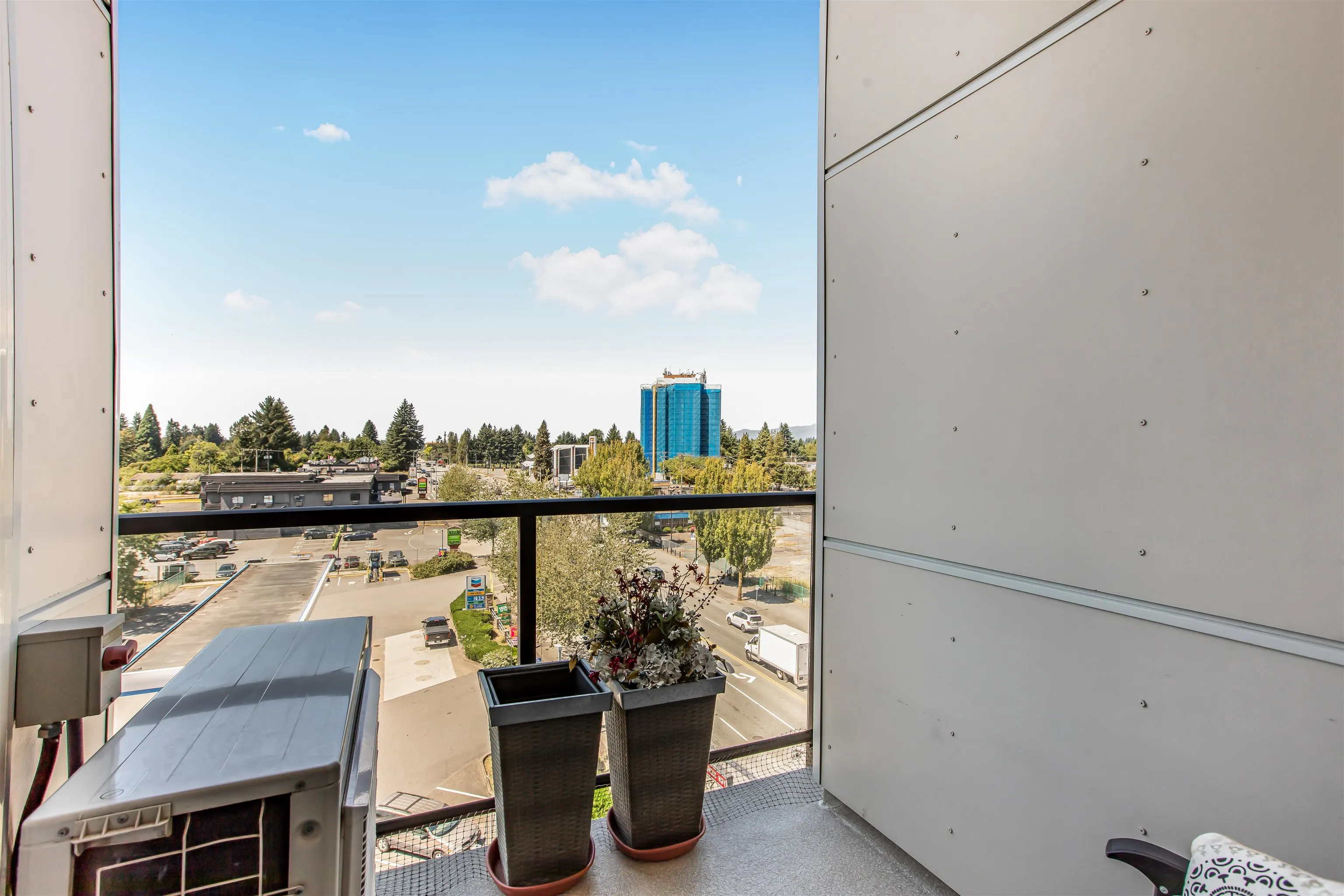 604 22318 Lougheed Highway