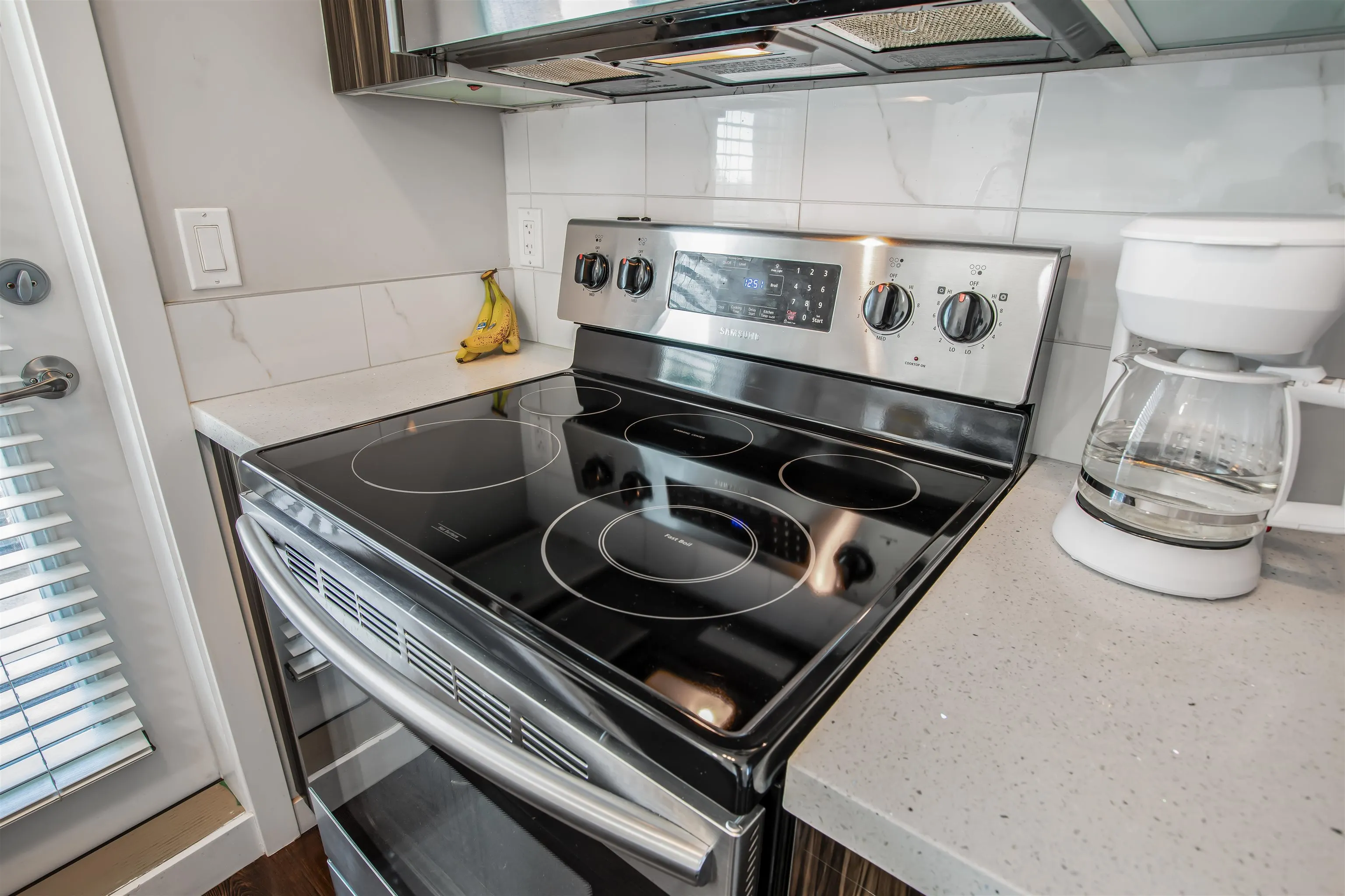 604 22318 Lougheed Highway