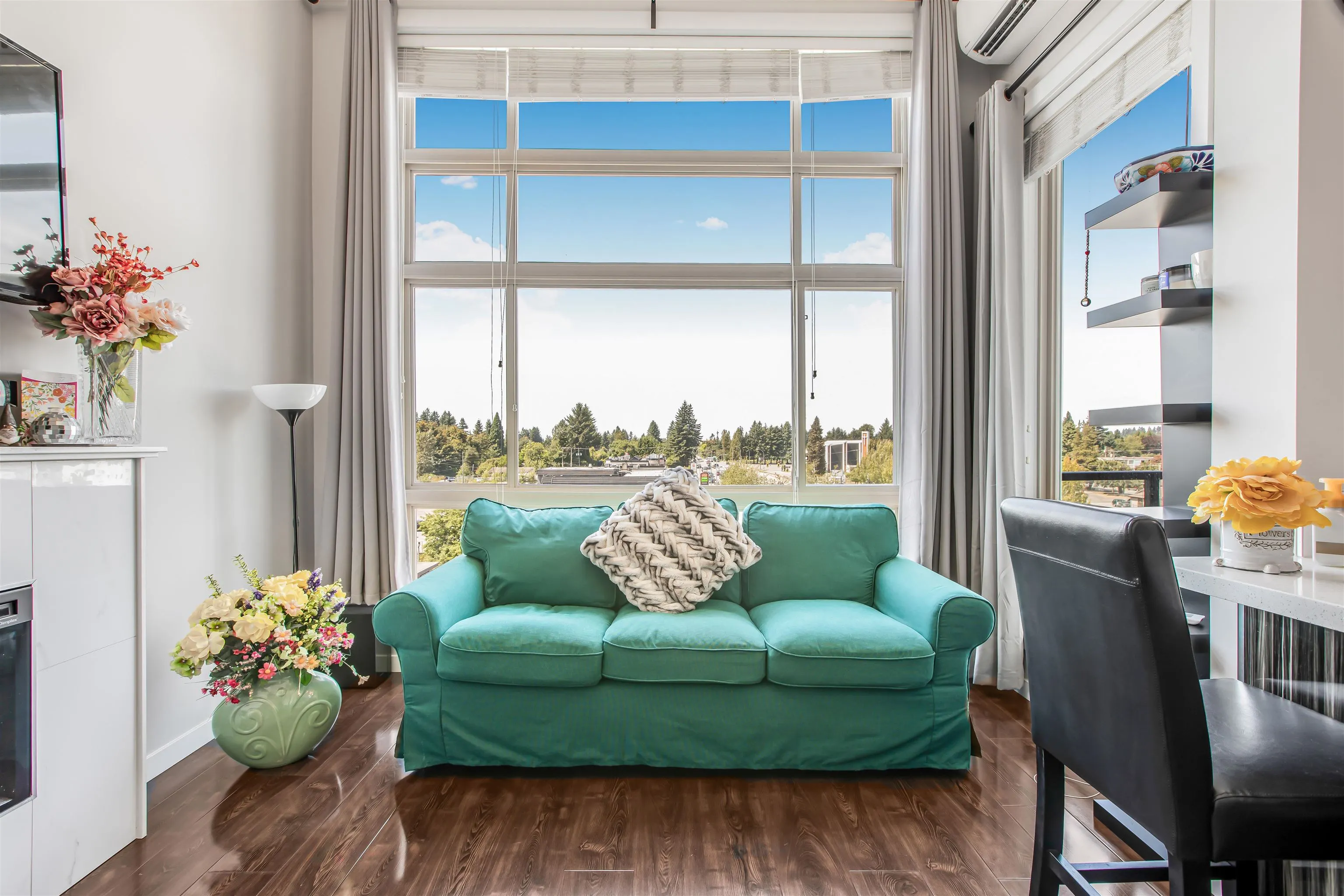 604 22318 Lougheed Highway