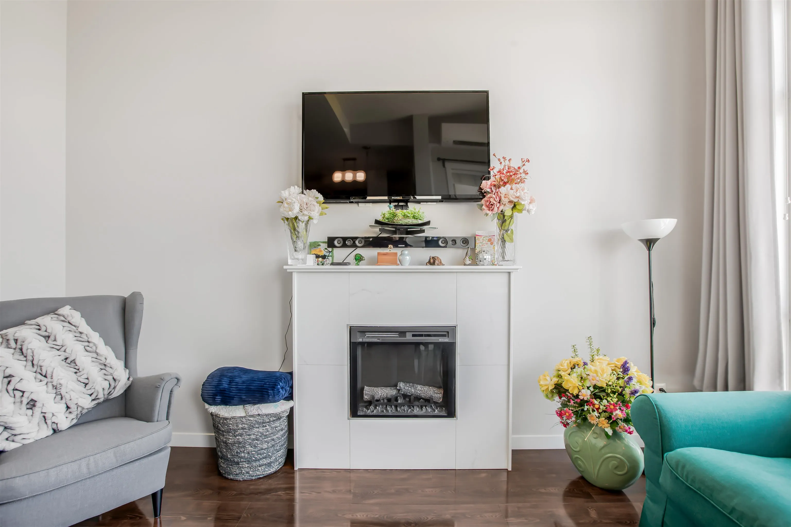 604 22318 Lougheed Highway