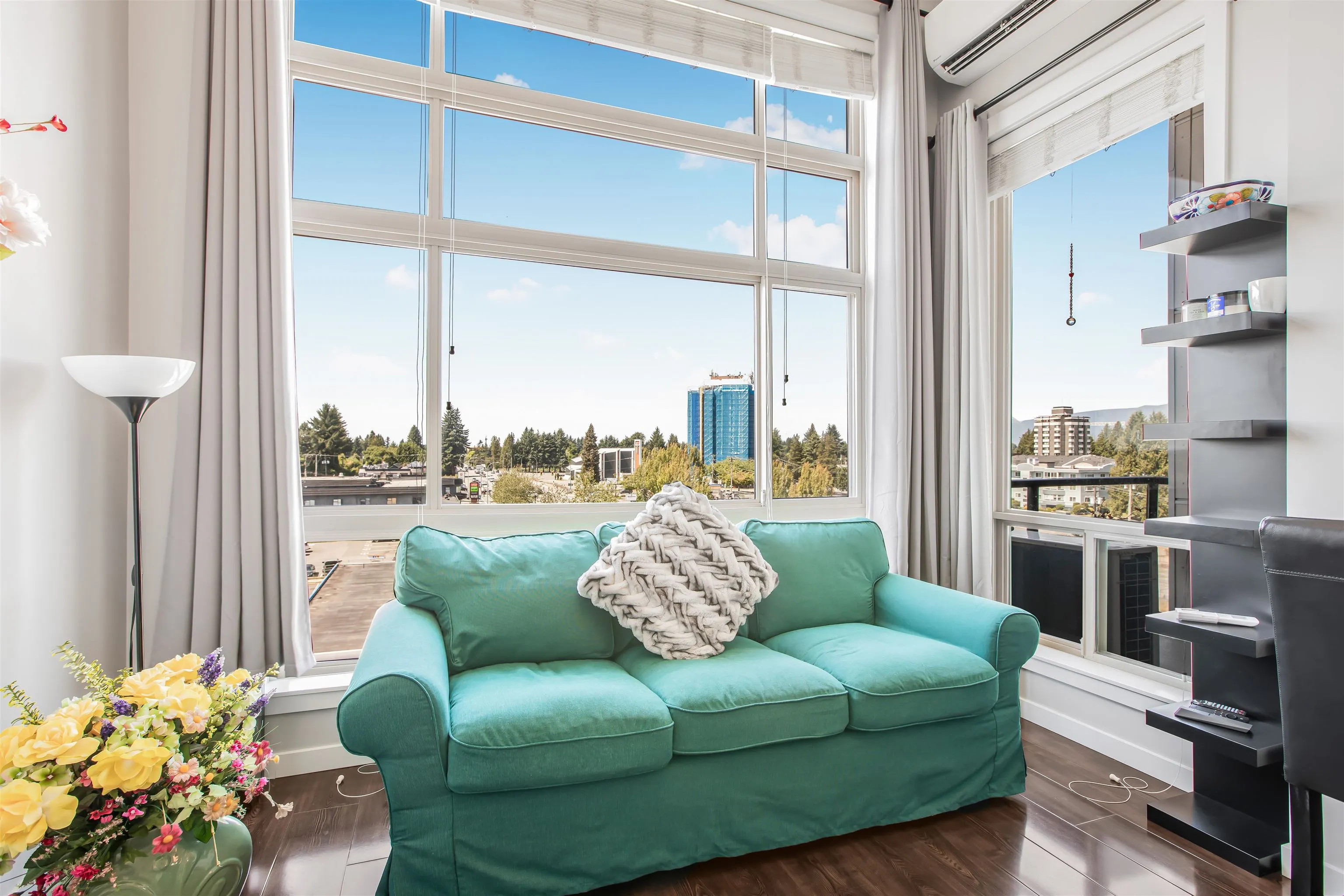 604 22318 Lougheed Highway
