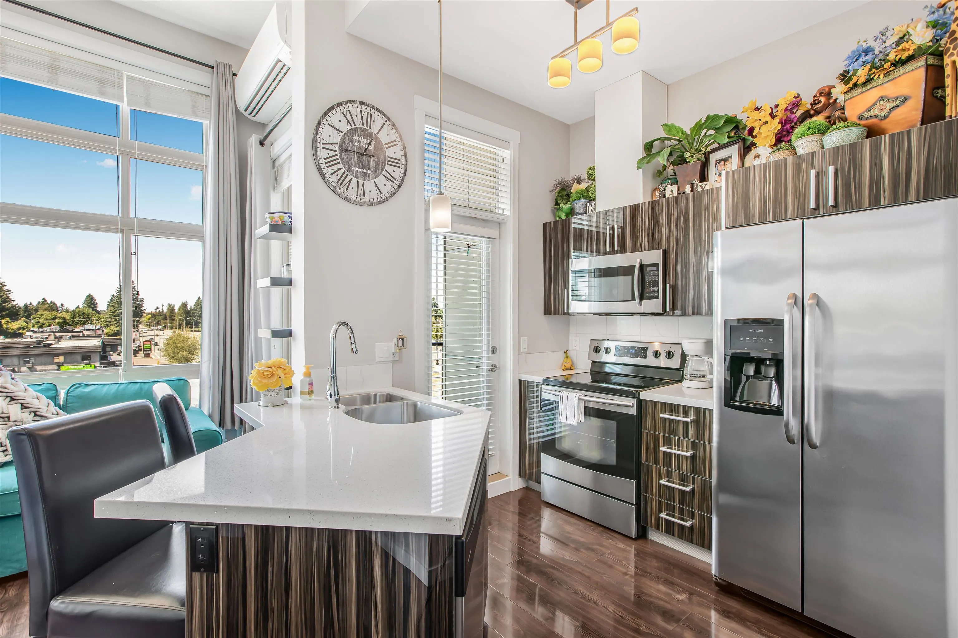 604 22318 Lougheed Highway