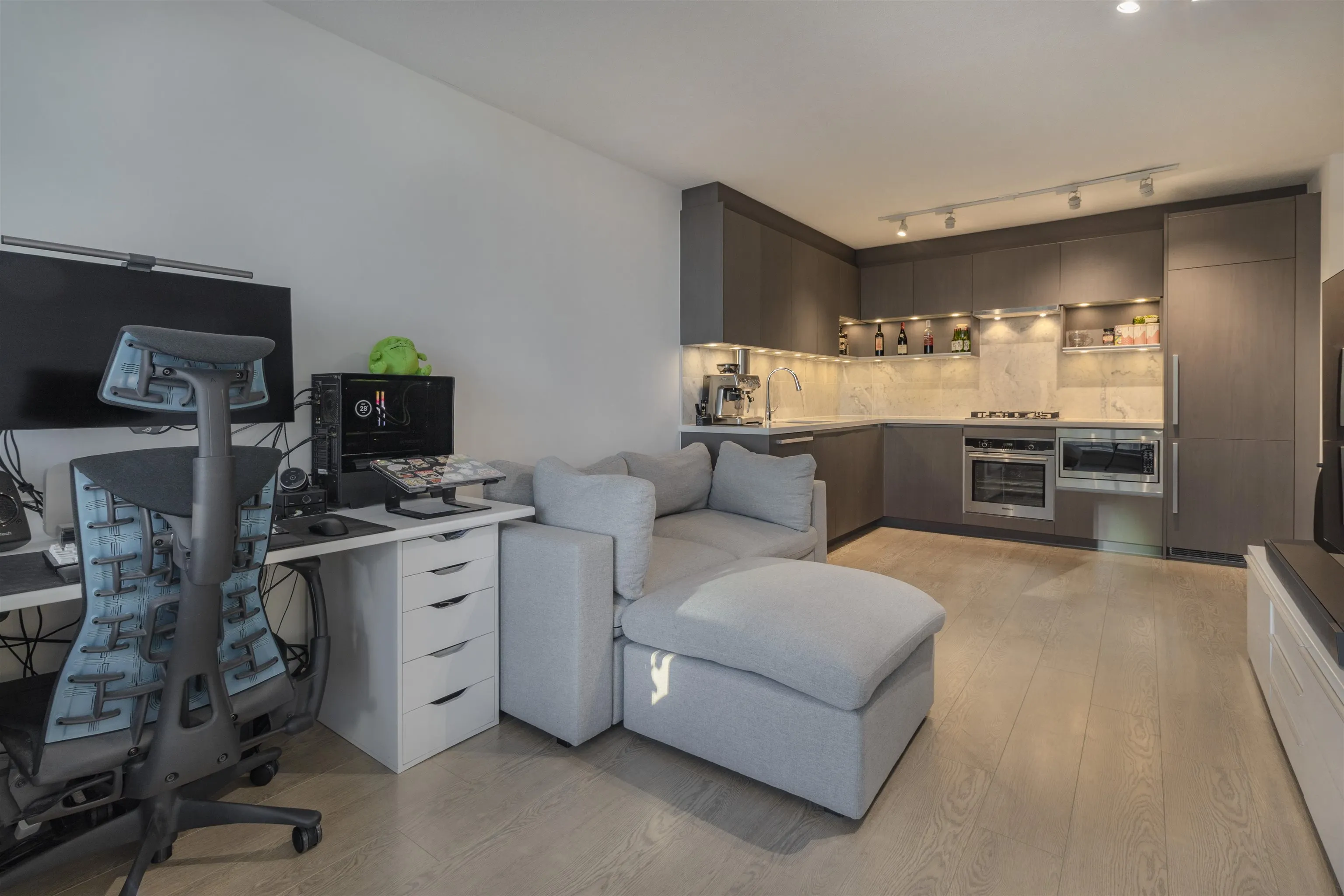 3607 13696 100 Avenue