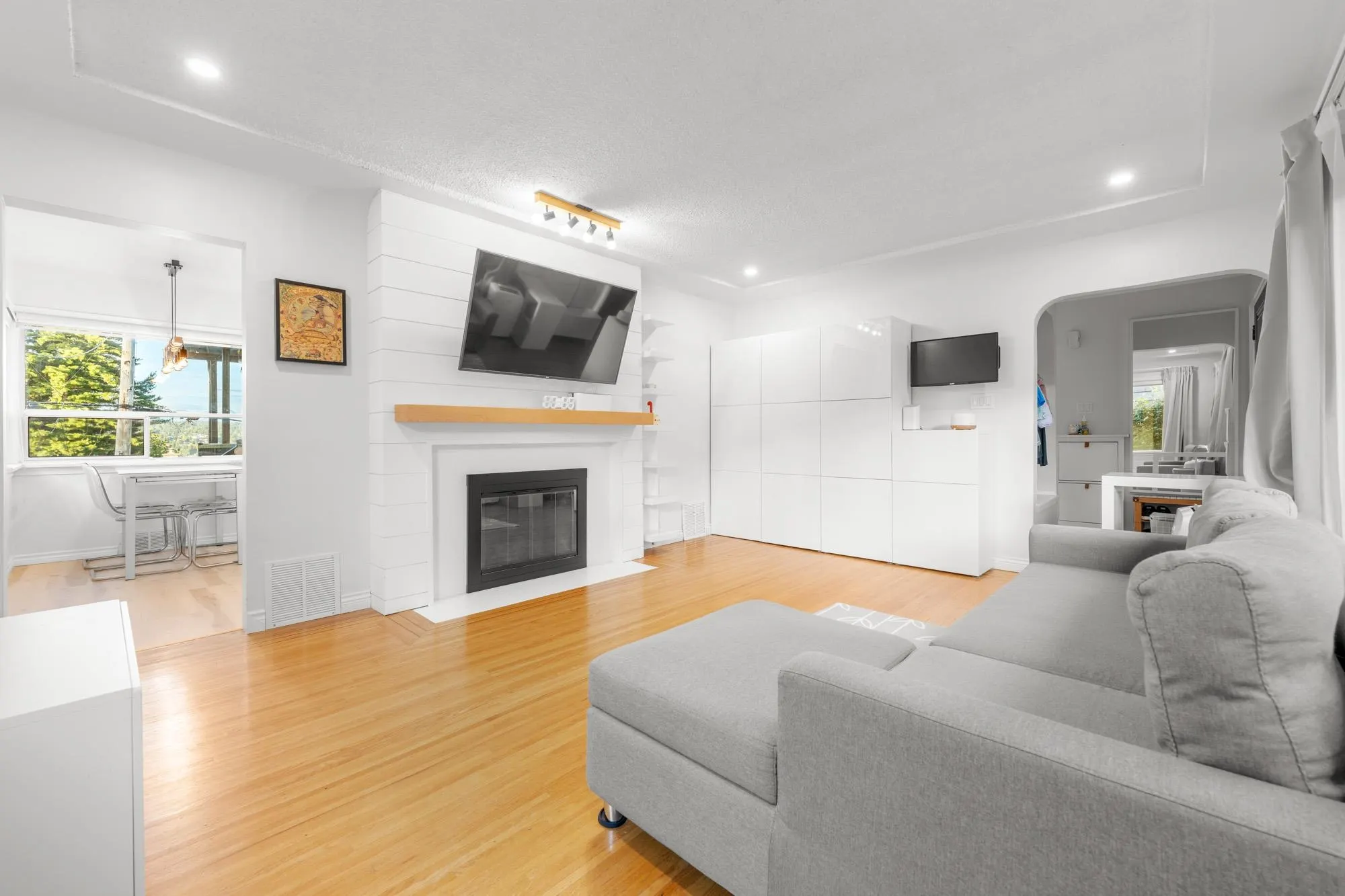 827 Burnaby Street