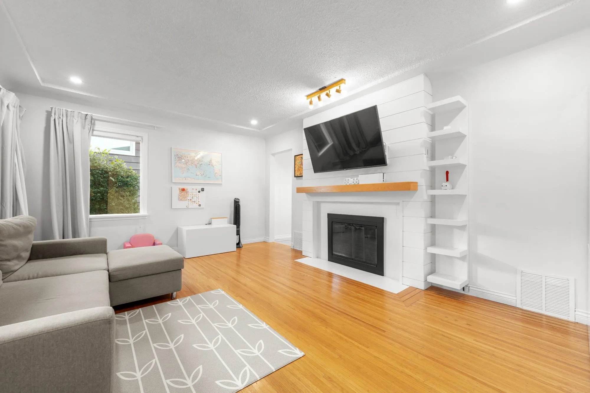 827 Burnaby Street