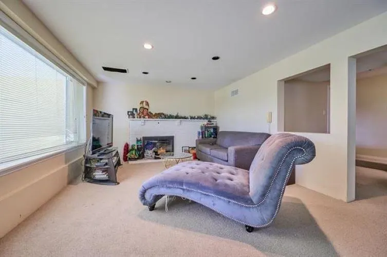 963 Belmont Avenue