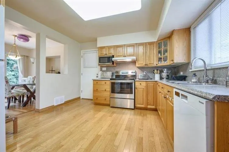 963 Belmont Avenue