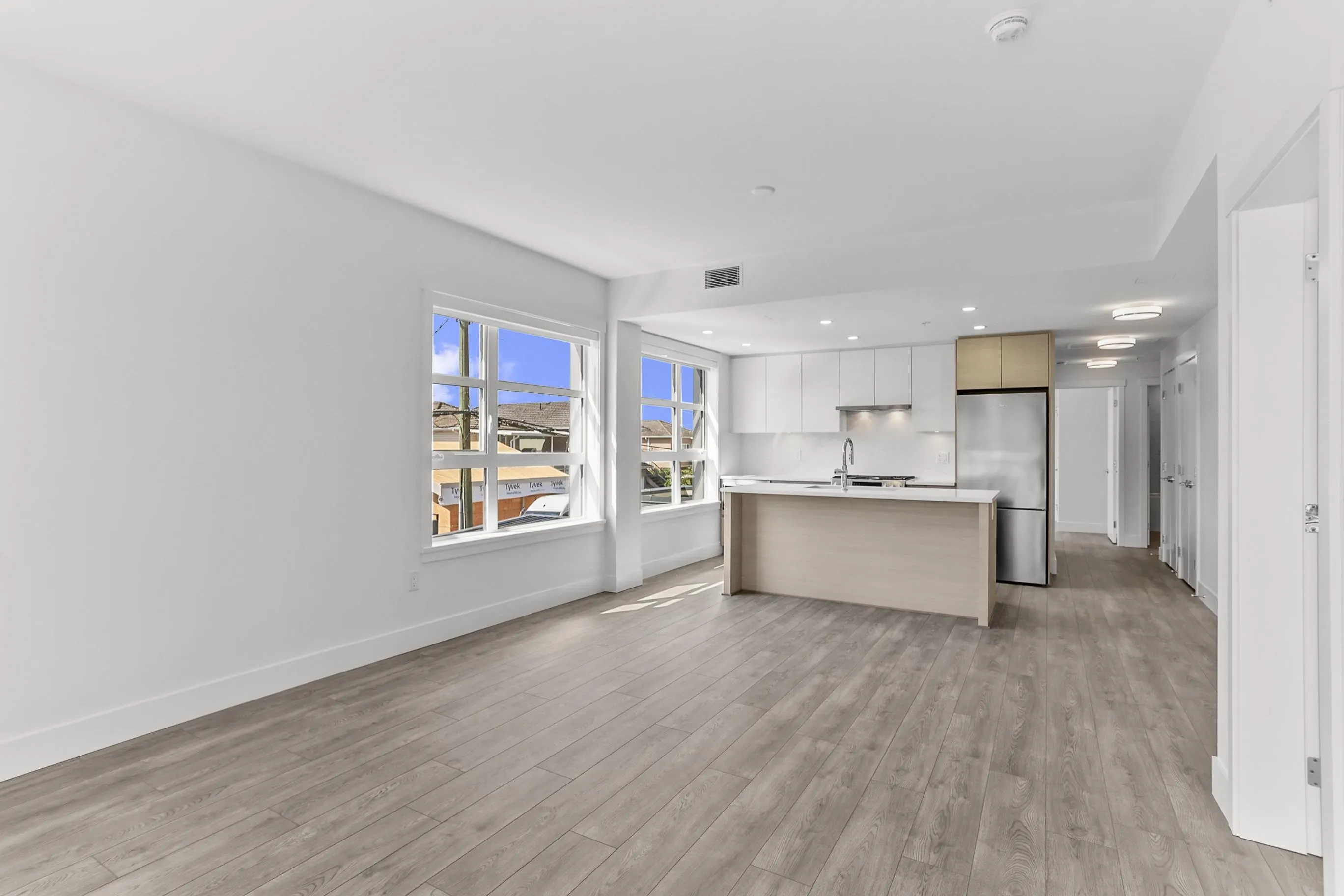 306 4788 Hastings Street