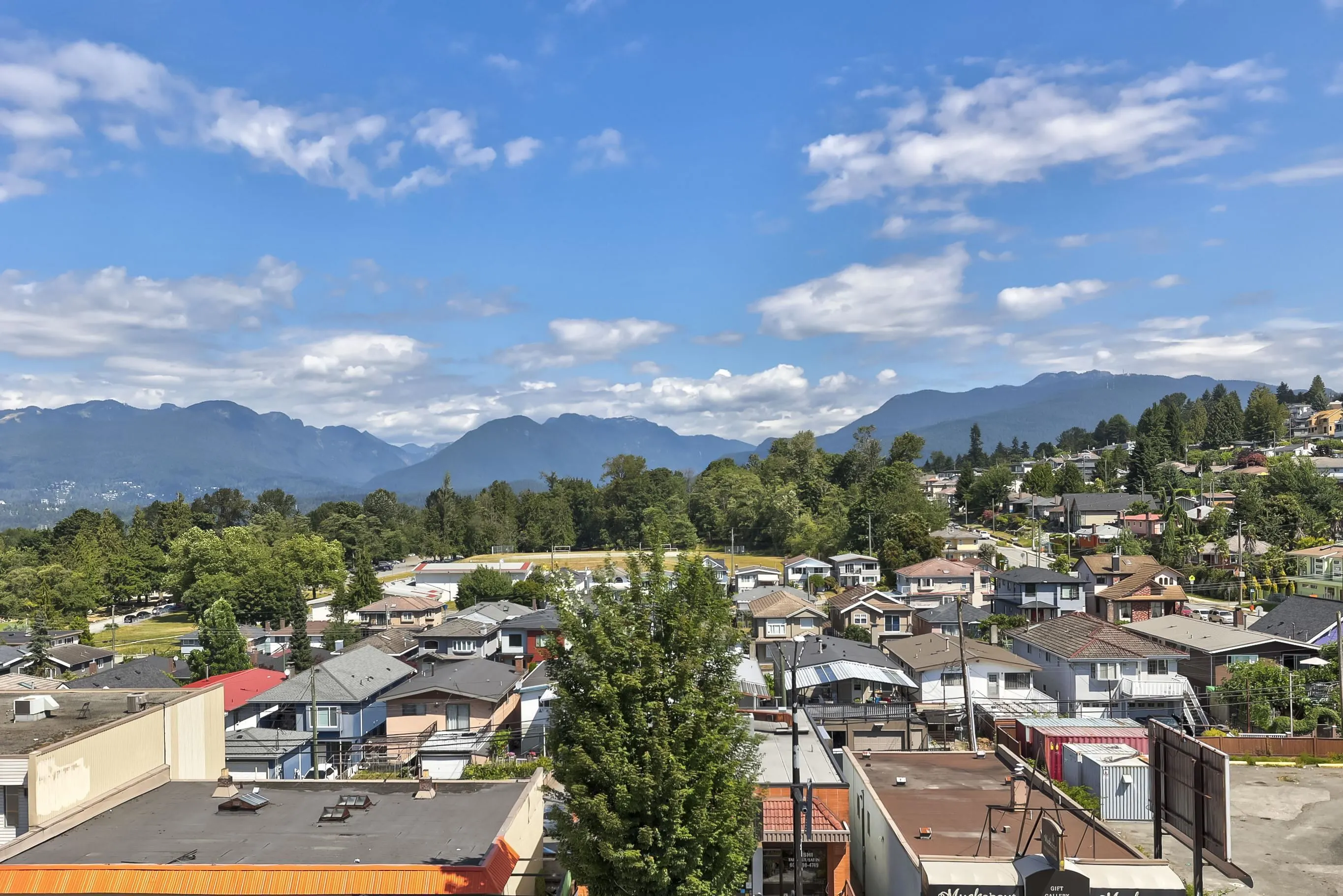 306 4788 Hastings Street