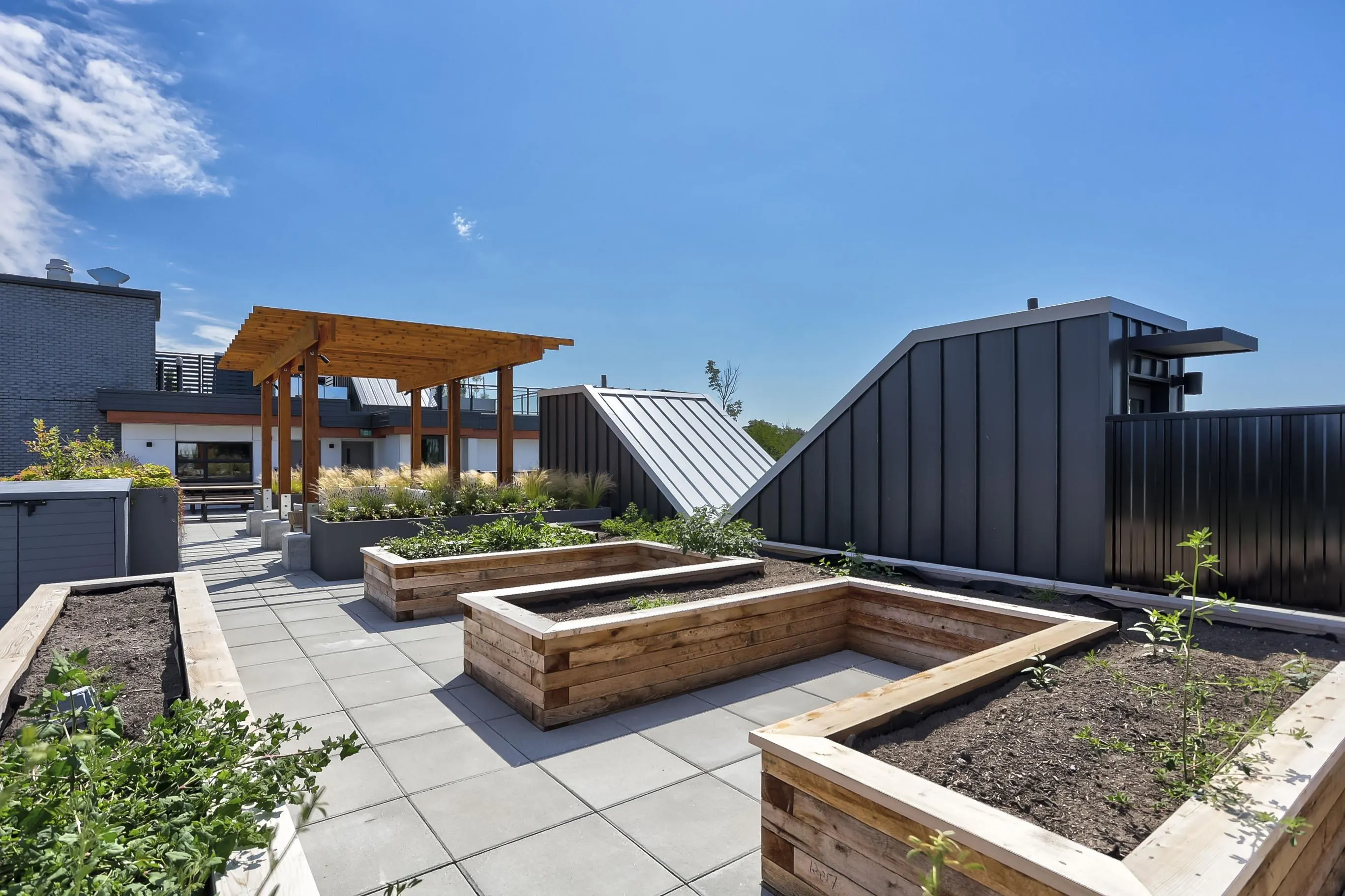 306 4788 Hastings Street
