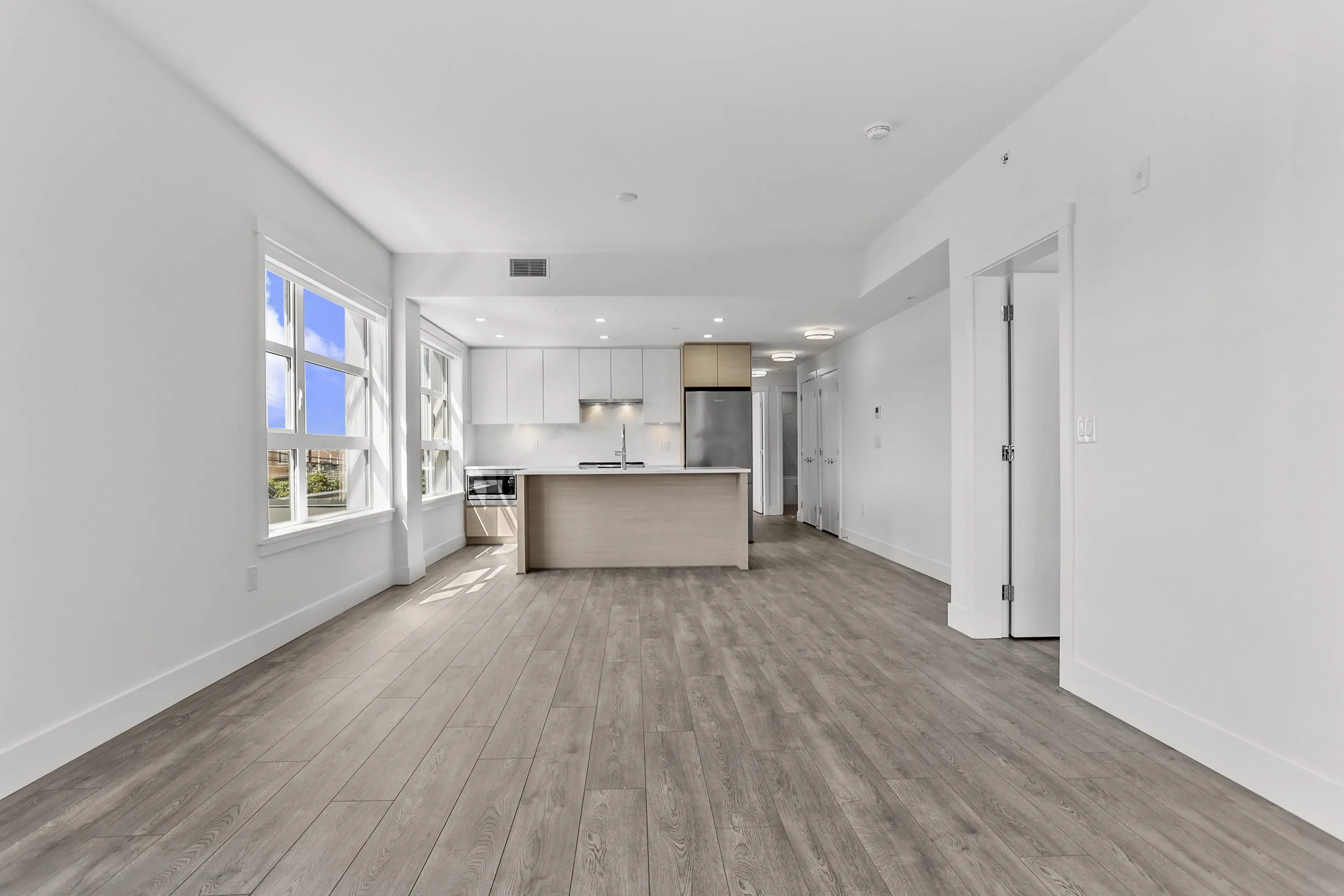 306 4788 Hastings Street