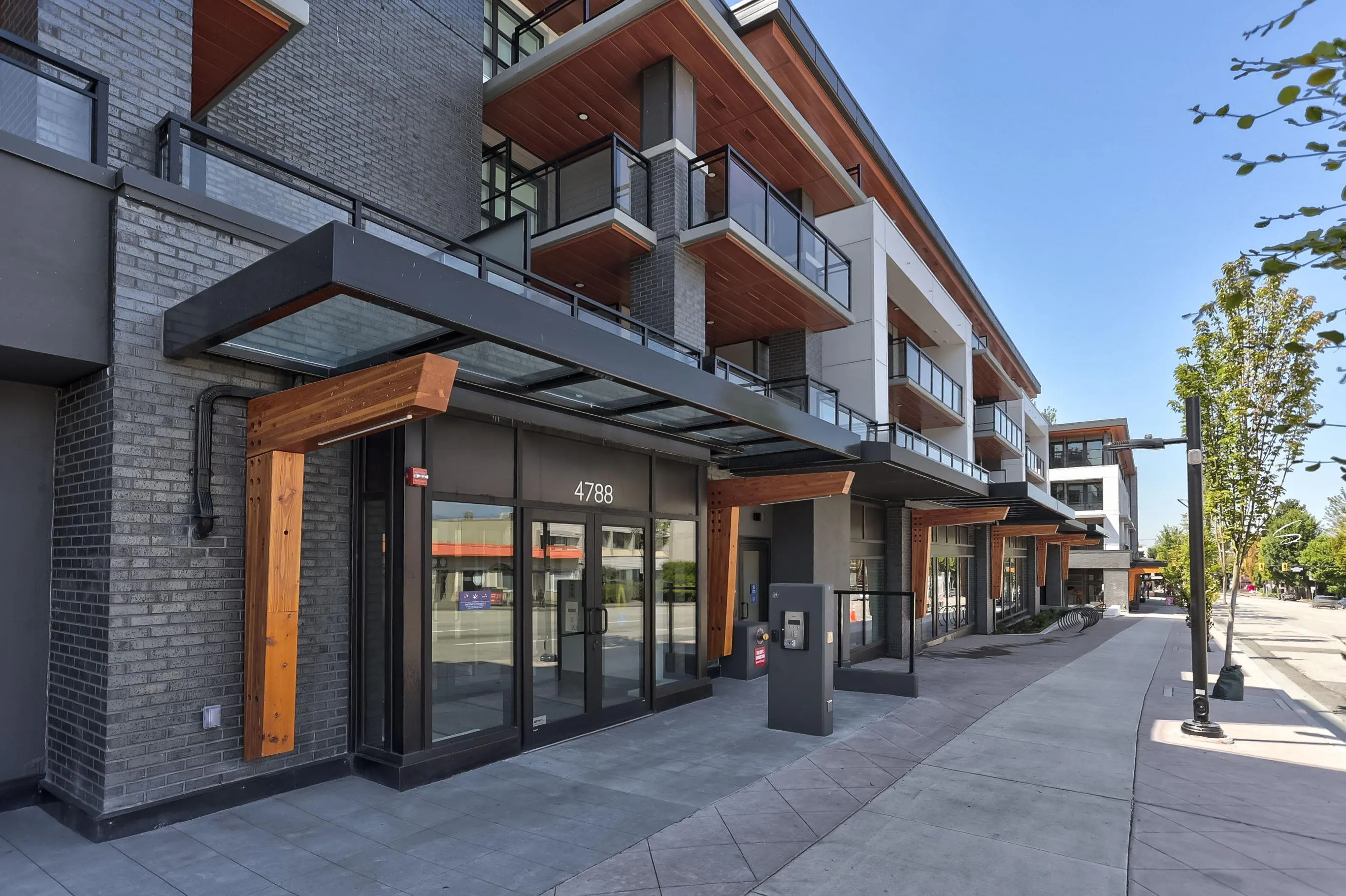 306 4788 Hastings Street