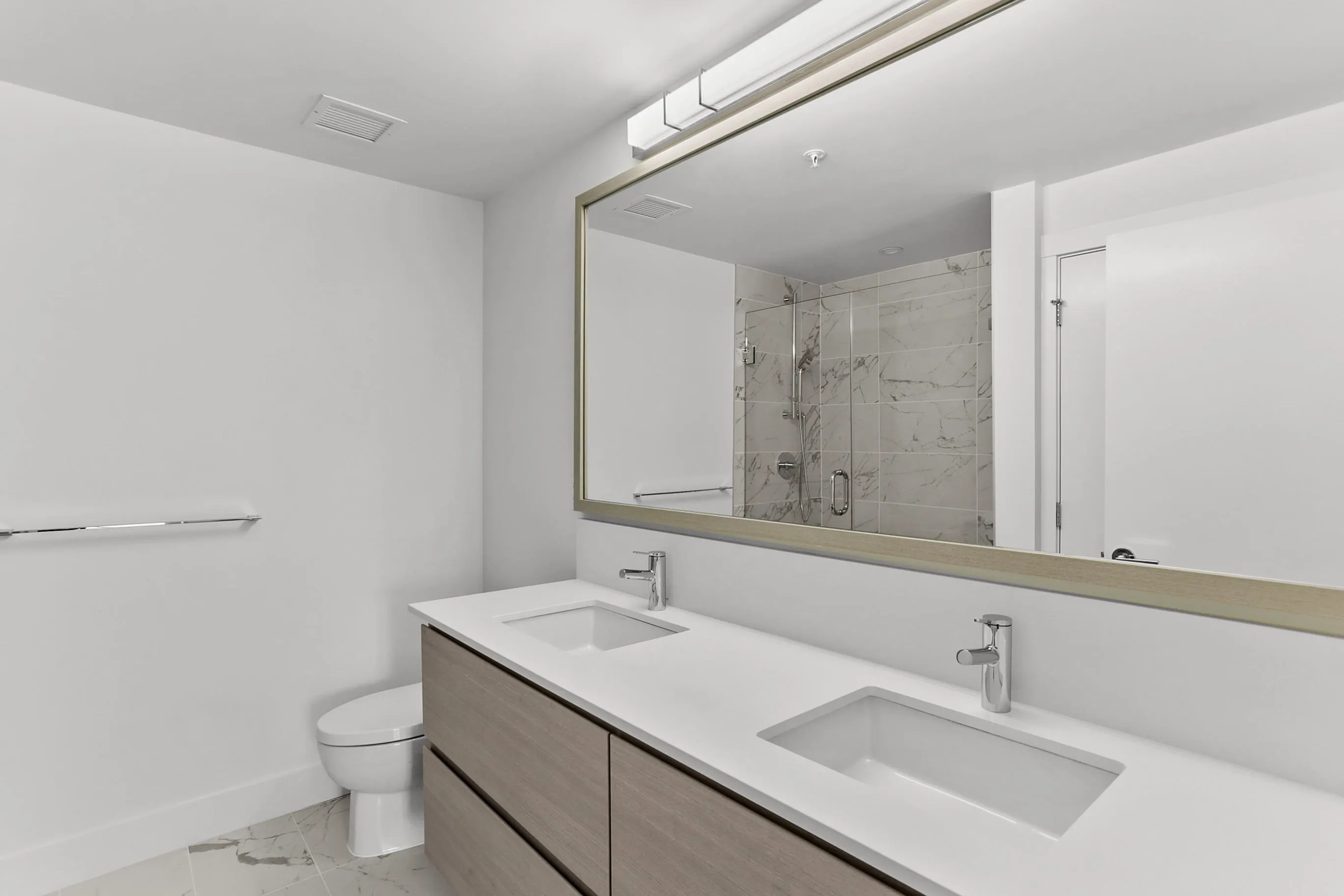 306 4788 Hastings Street