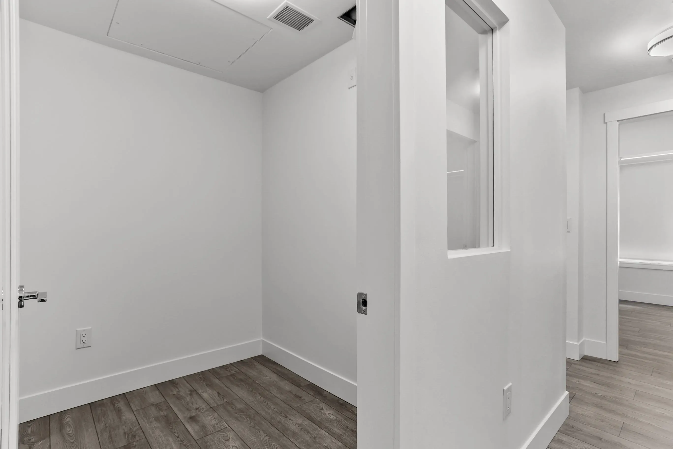 306 4788 Hastings Street