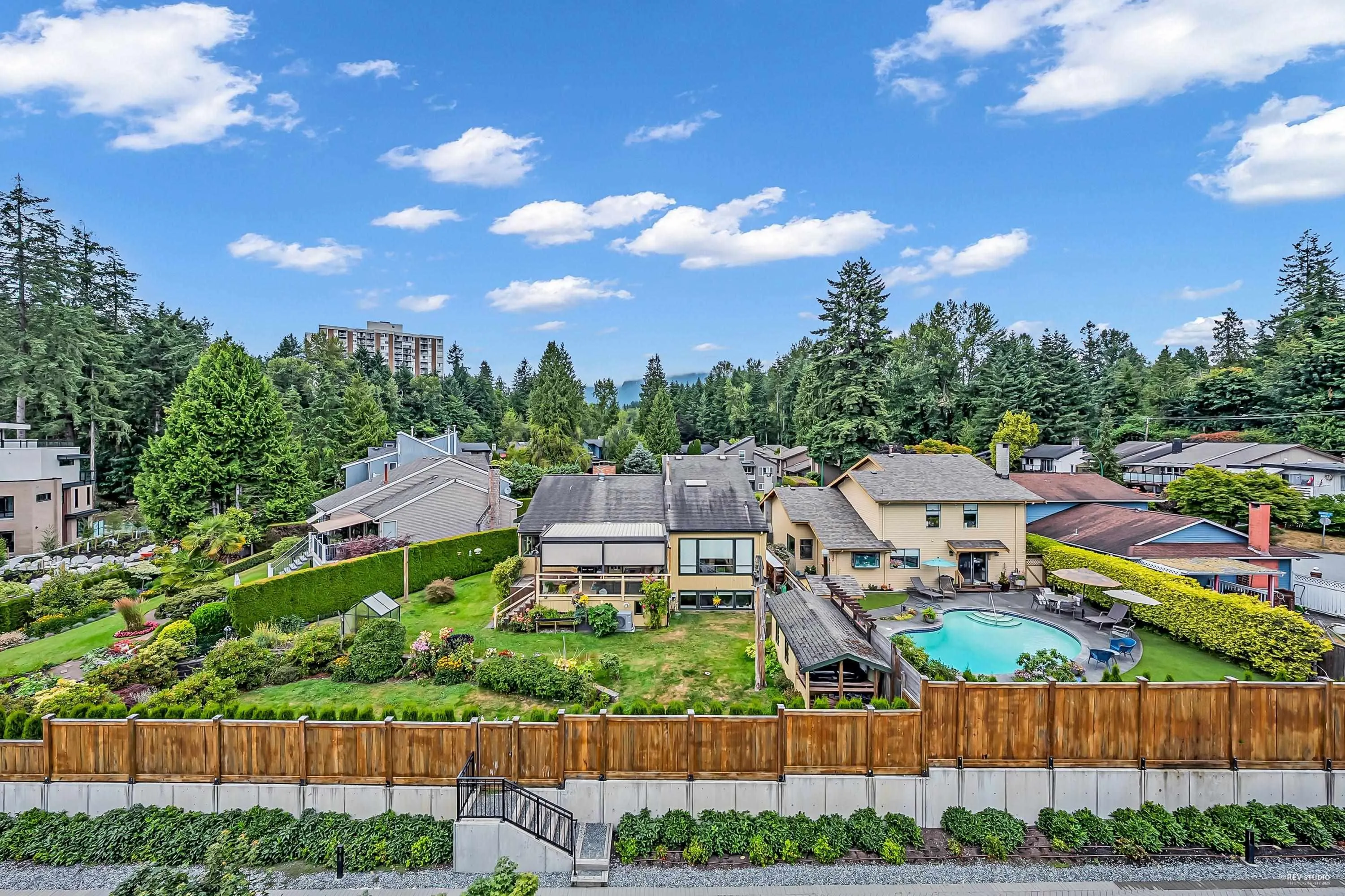 261 2035 Glenaire Drive