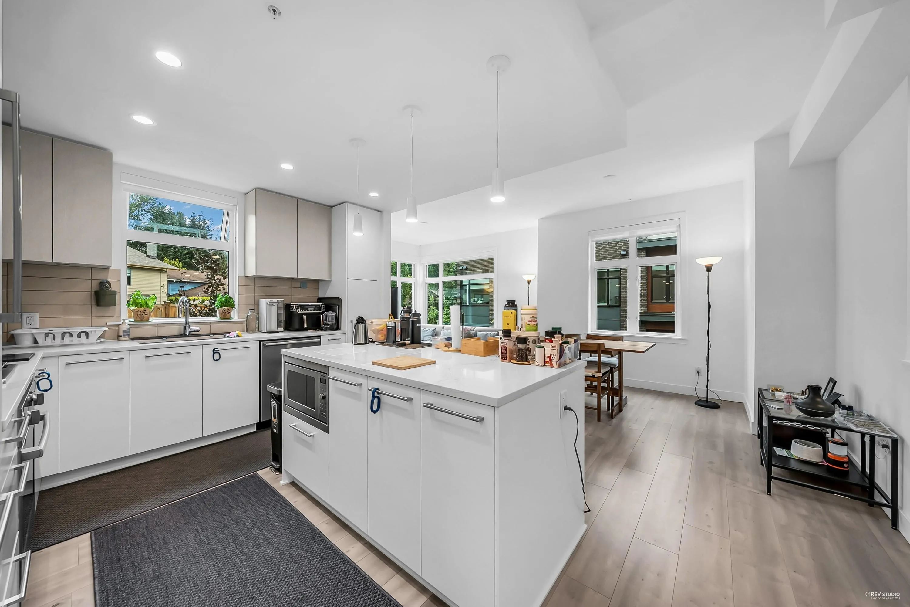261 2035 Glenaire Drive