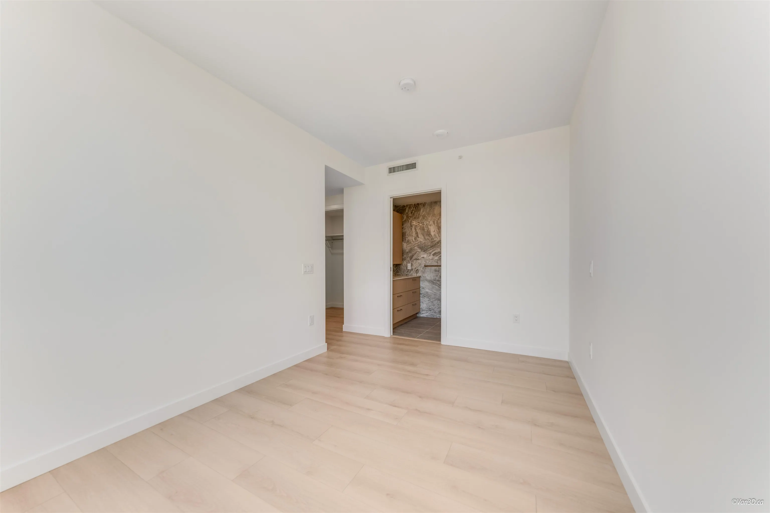 1706 6468 Willingdon Avenue