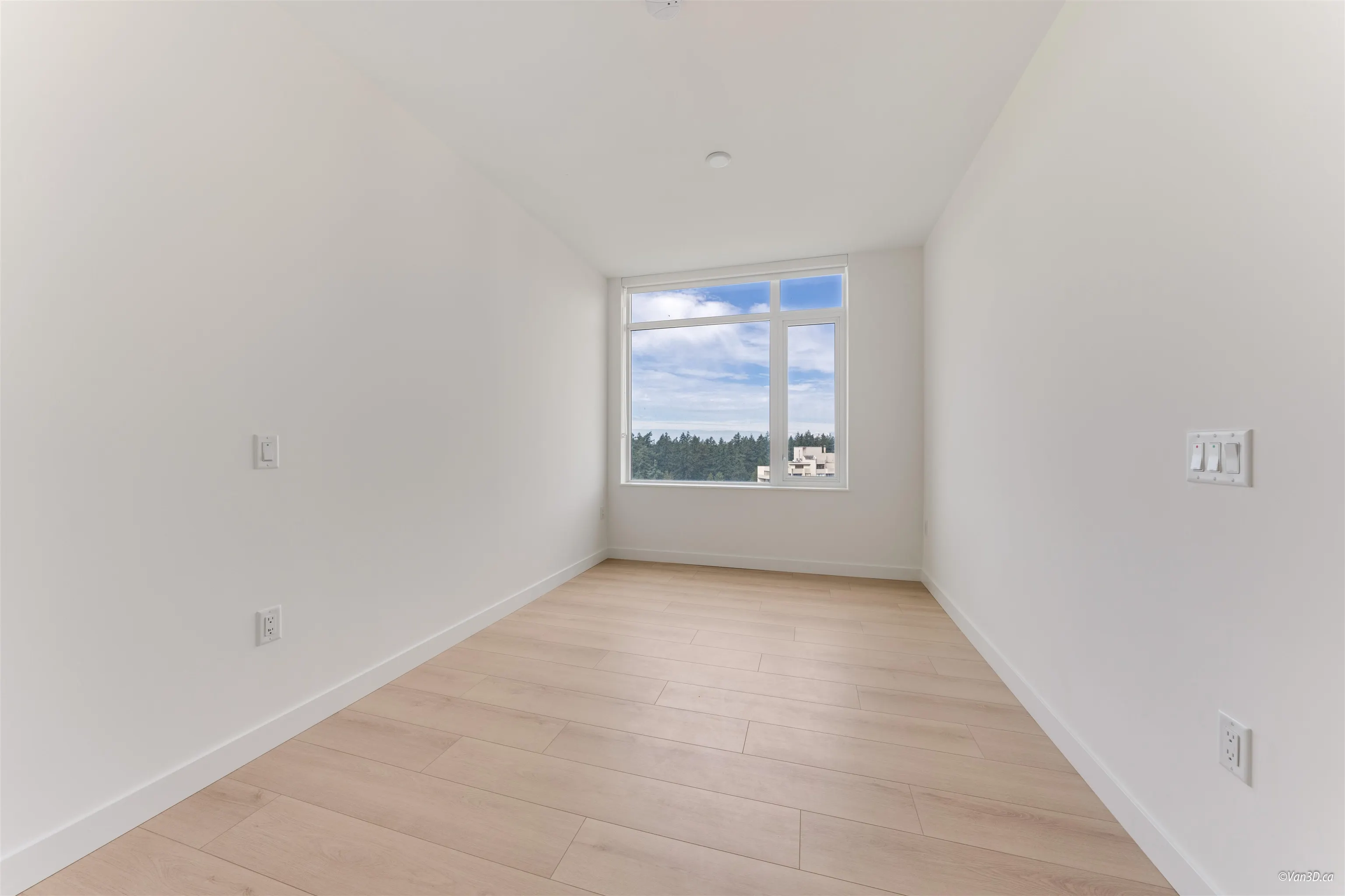 1706 6468 Willingdon Avenue