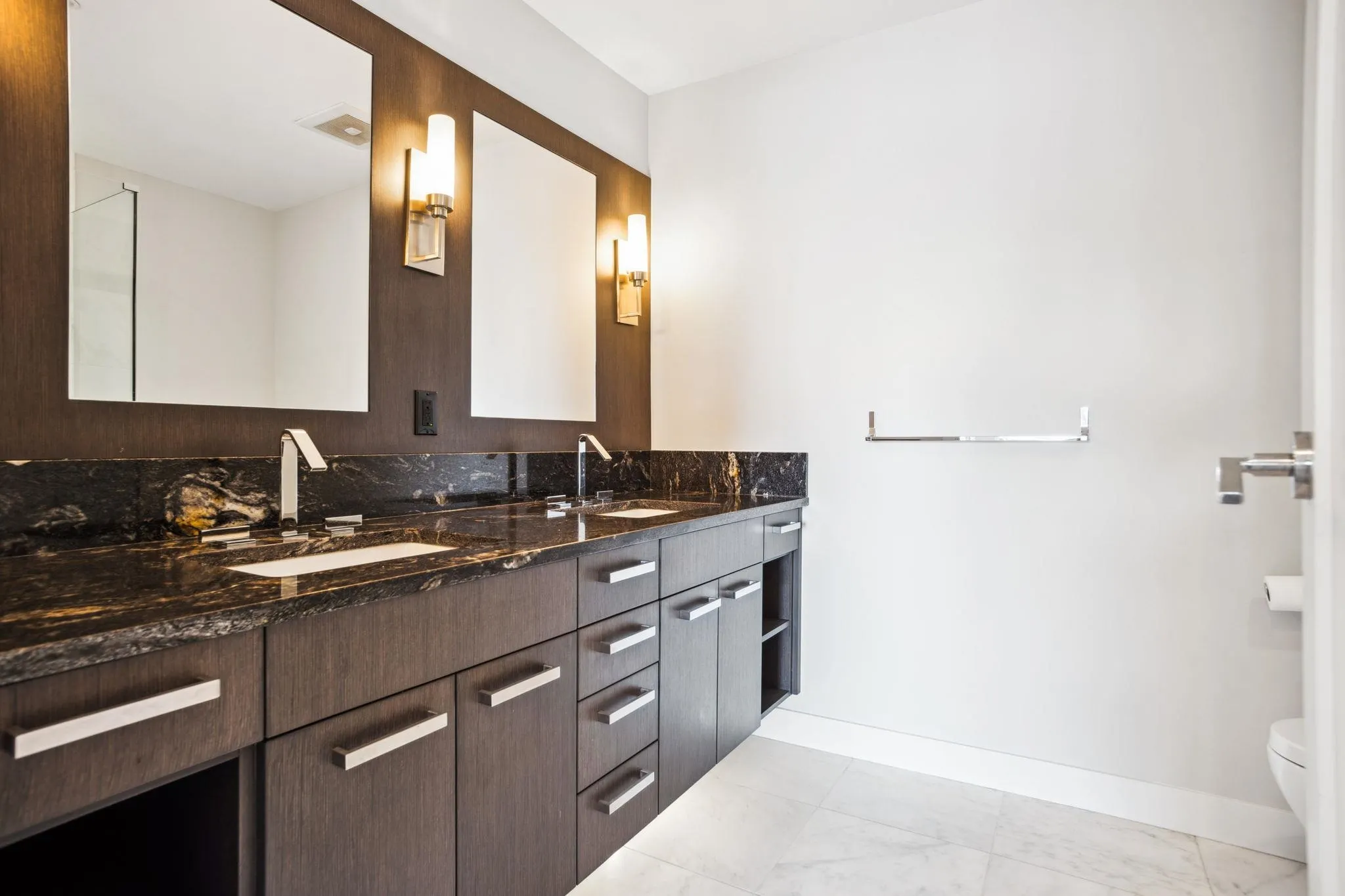 310 4570 Hastings Street