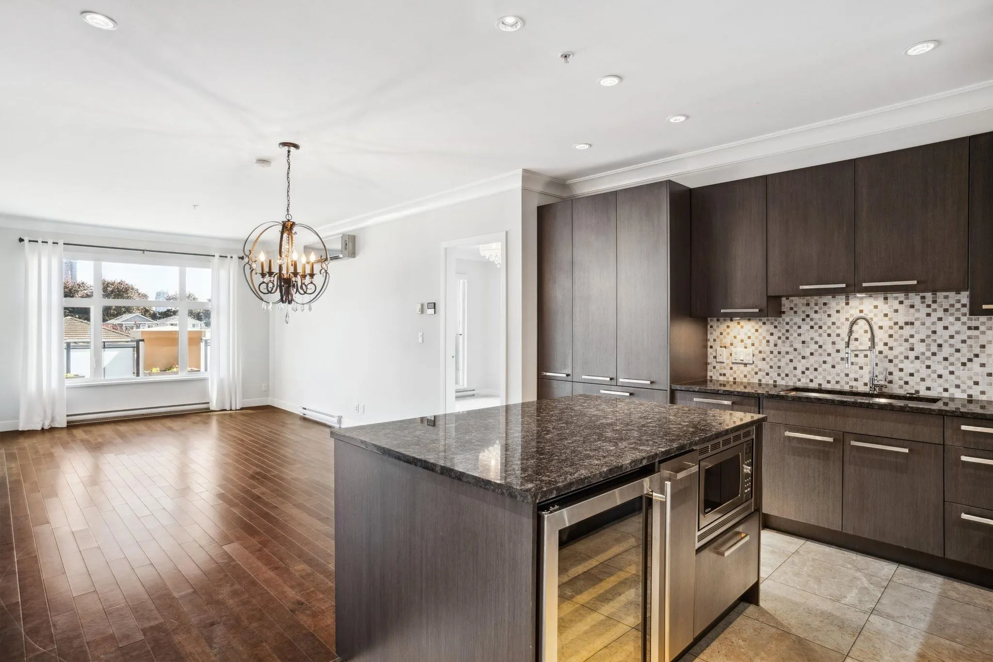 310 4570 Hastings Street