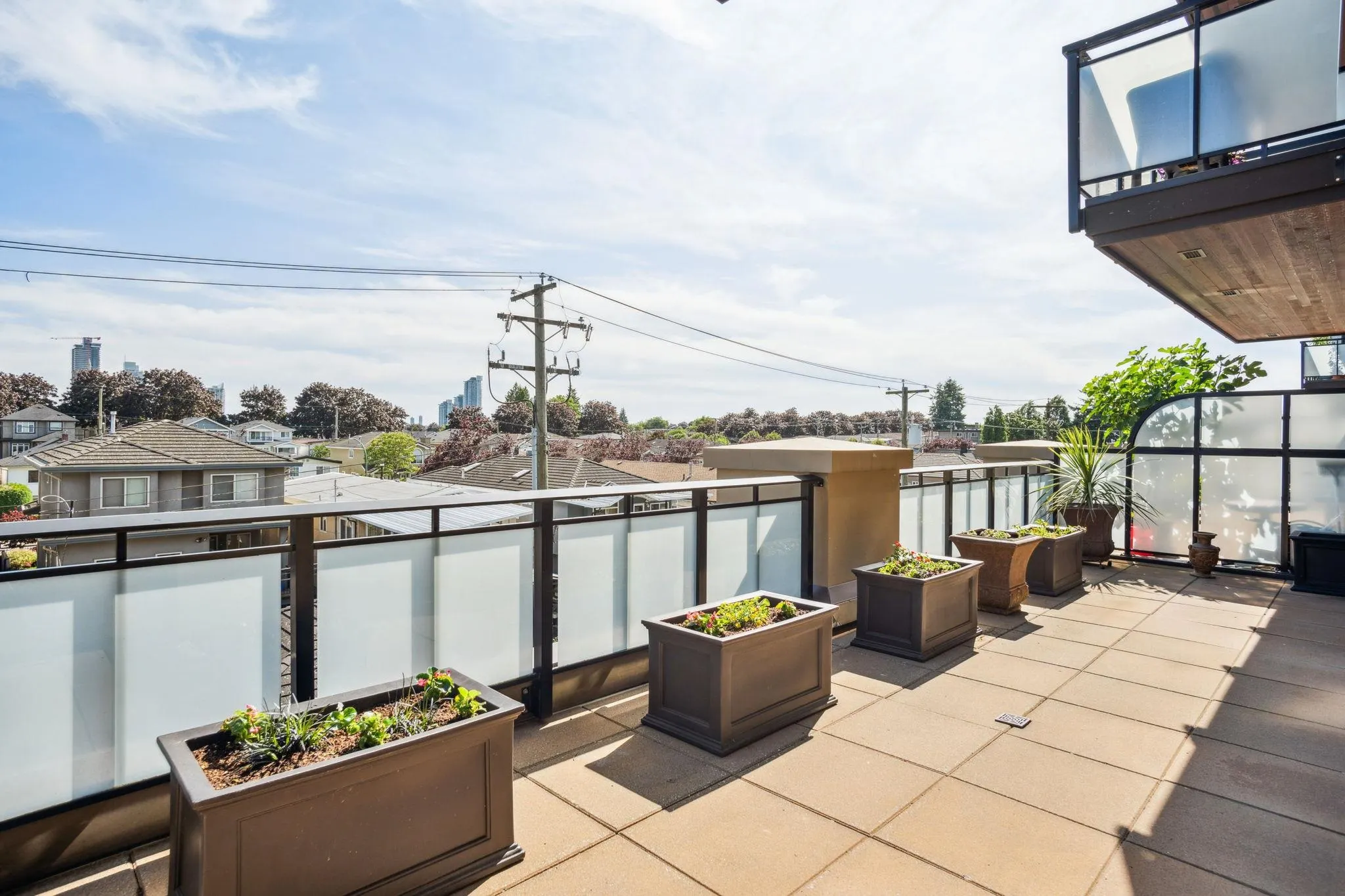 310 4570 Hastings Street