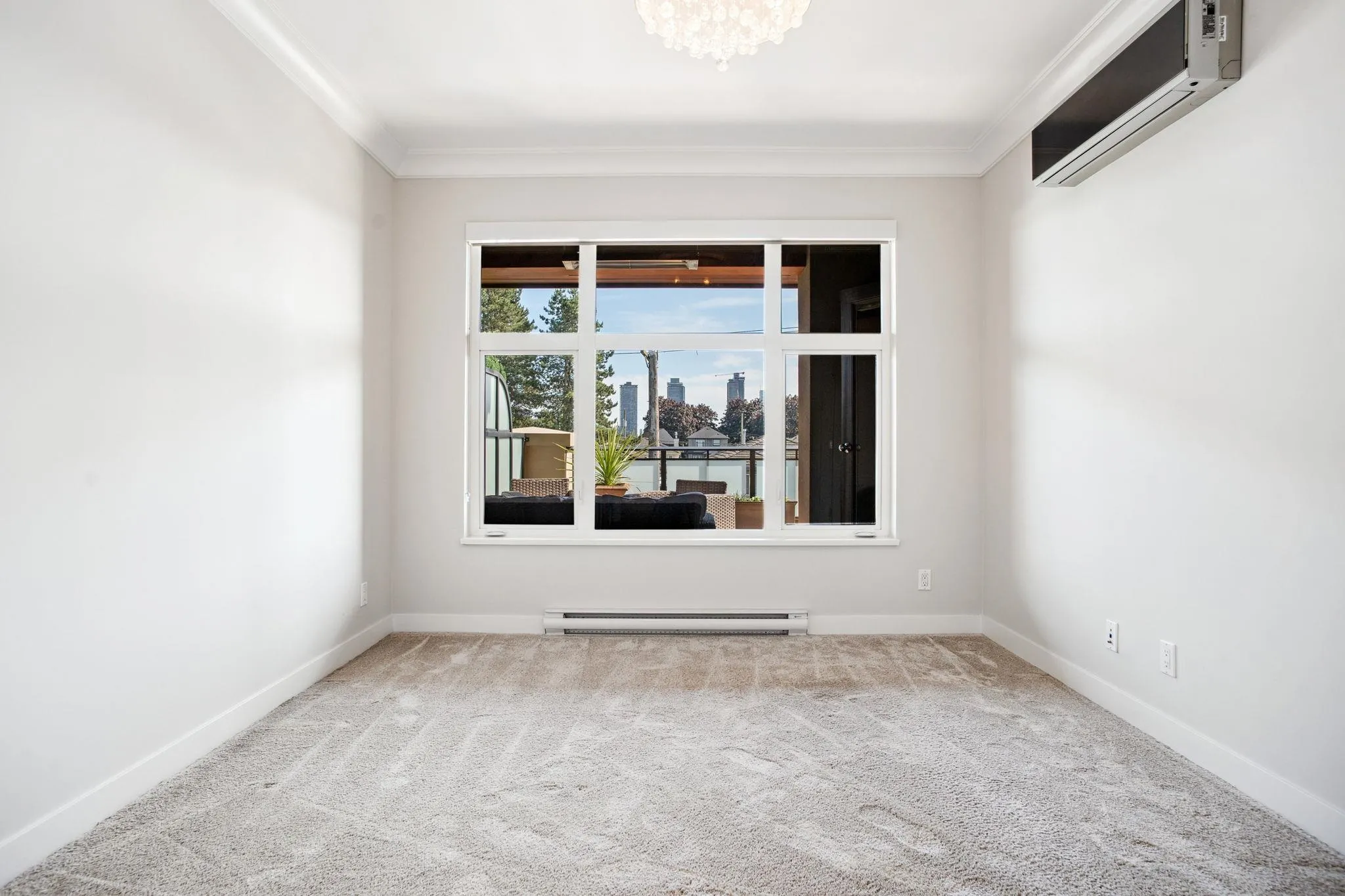 310 4570 Hastings Street