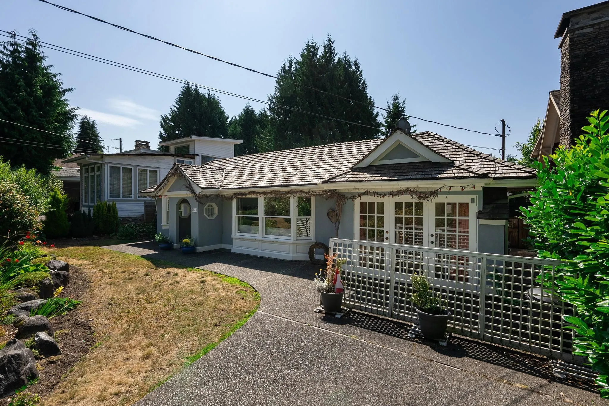 2240 Gordon Avenue