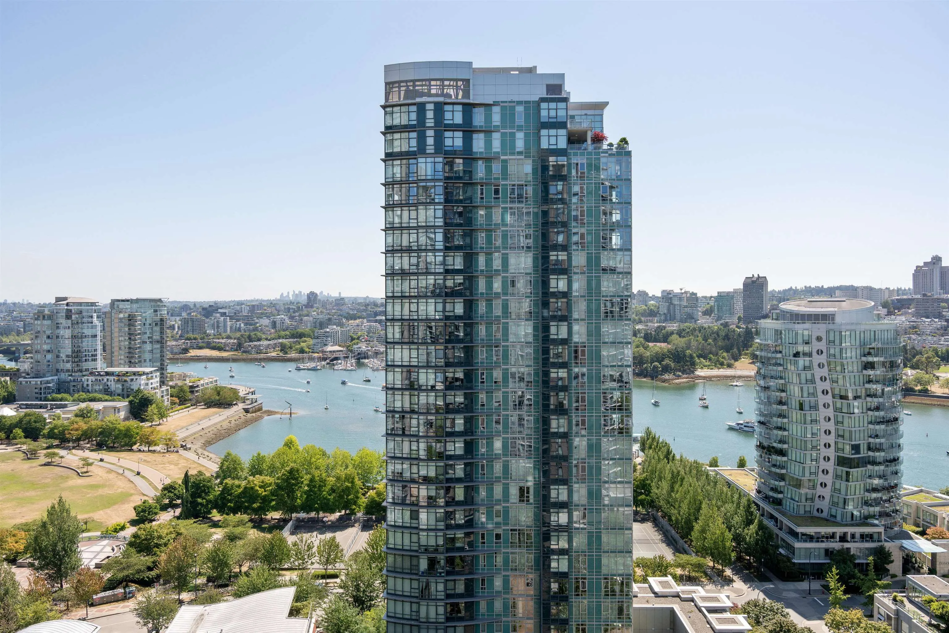 2307 455 Beach Crescent