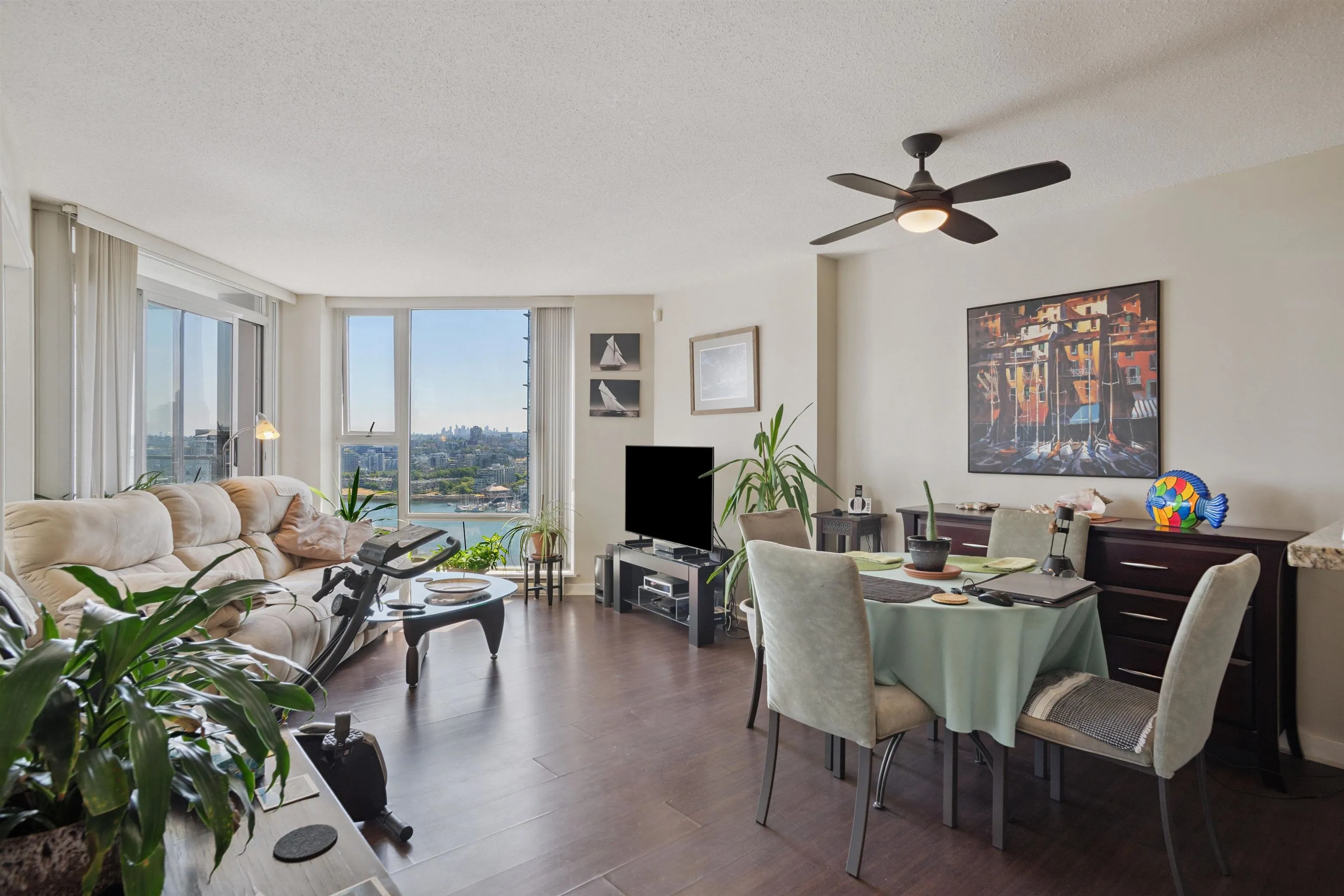 2307 455 Beach Crescent