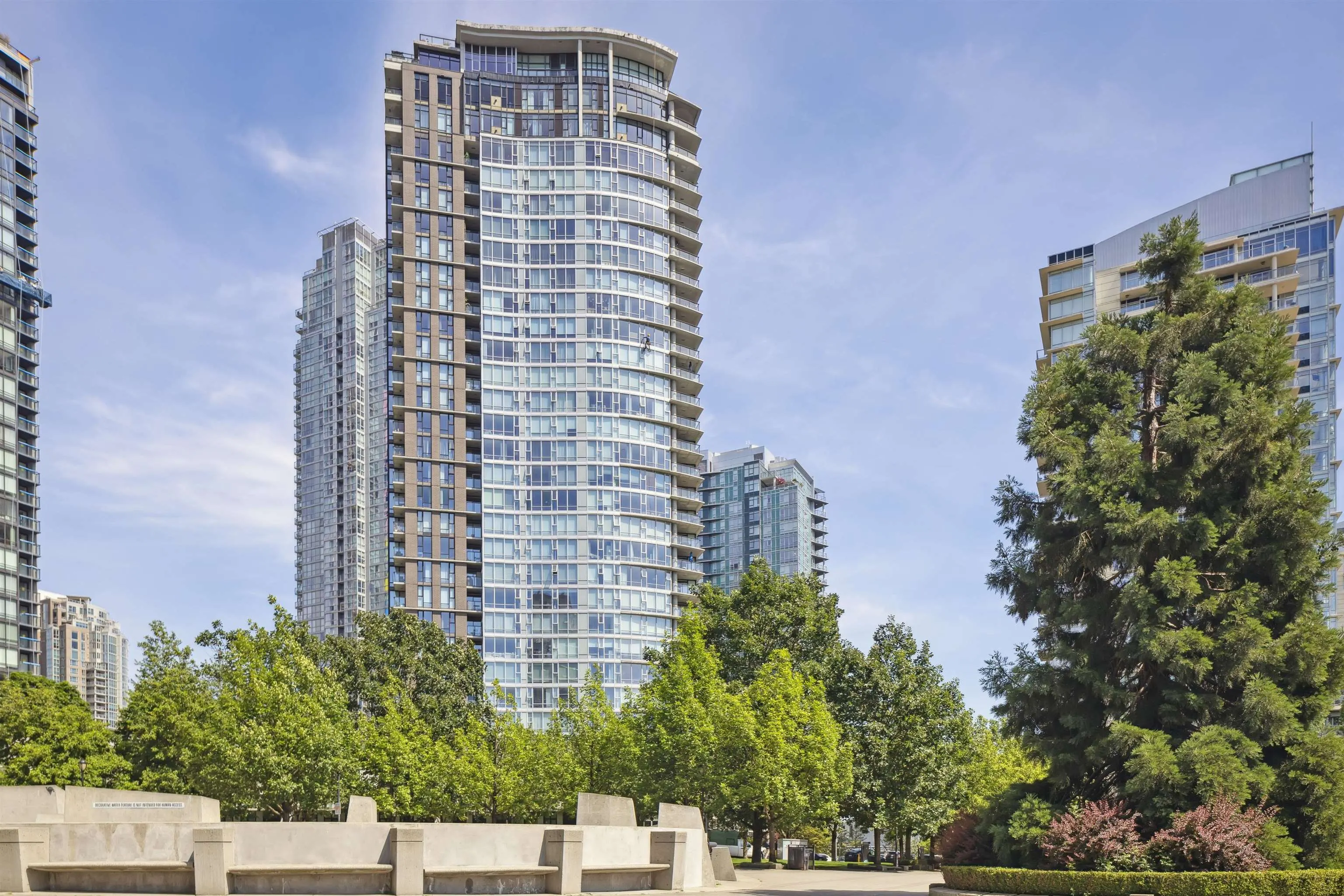 2307 455 Beach Crescent
