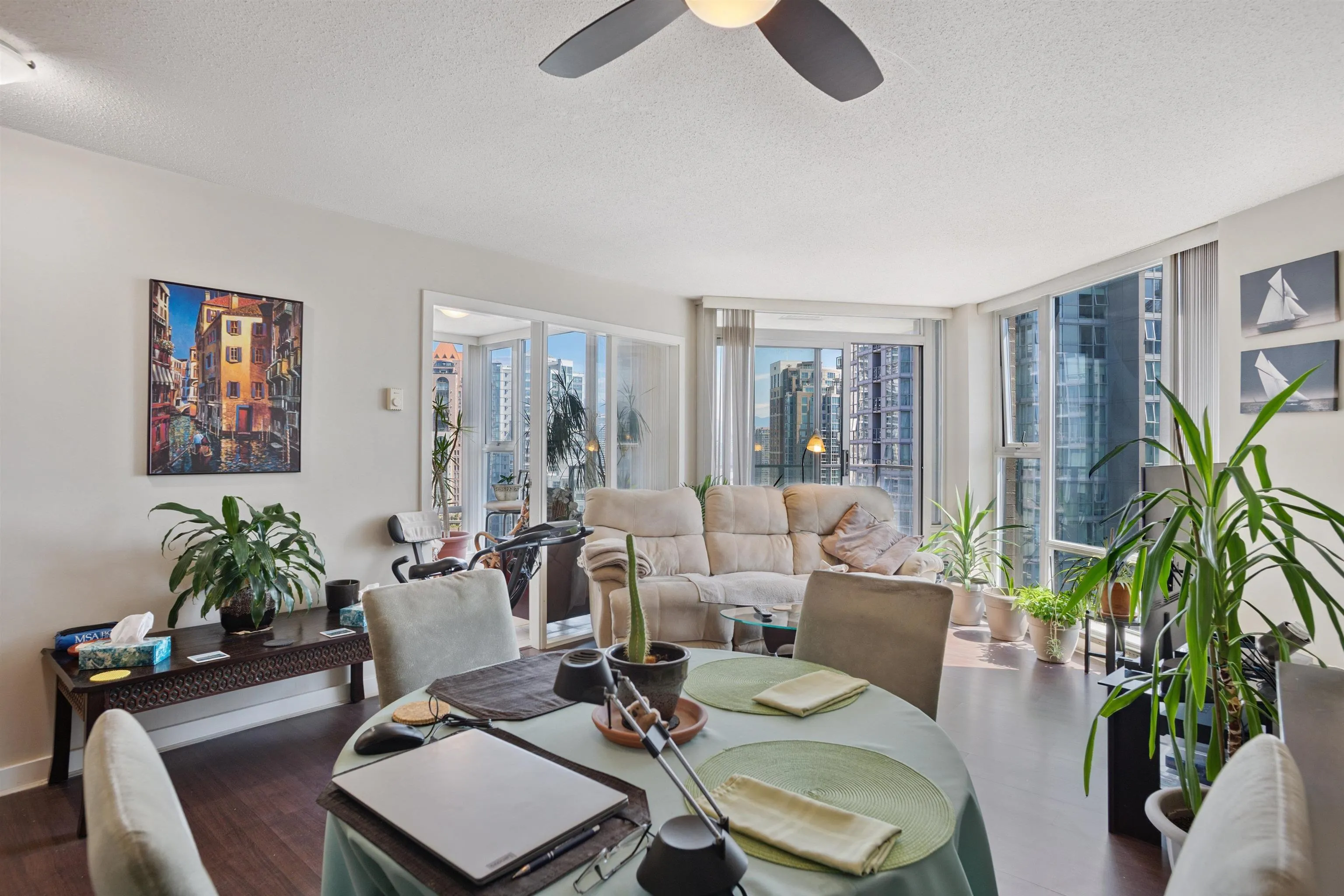 2307 455 Beach Crescent