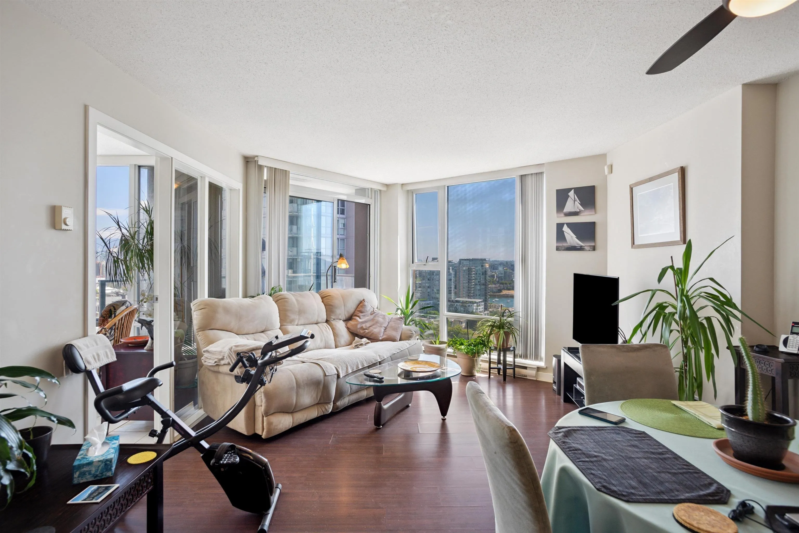2307 455 Beach Crescent