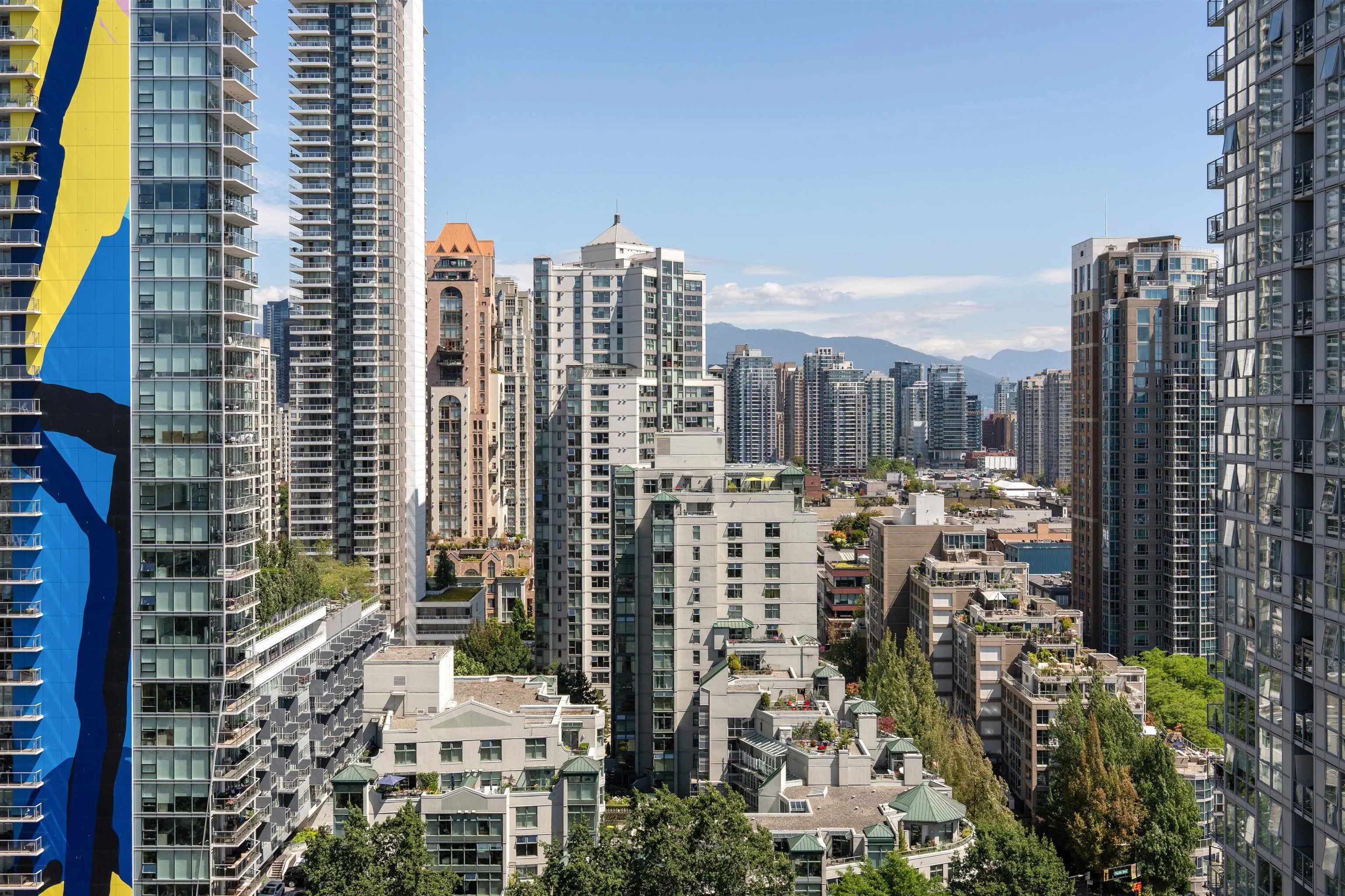 2307 455 Beach Crescent