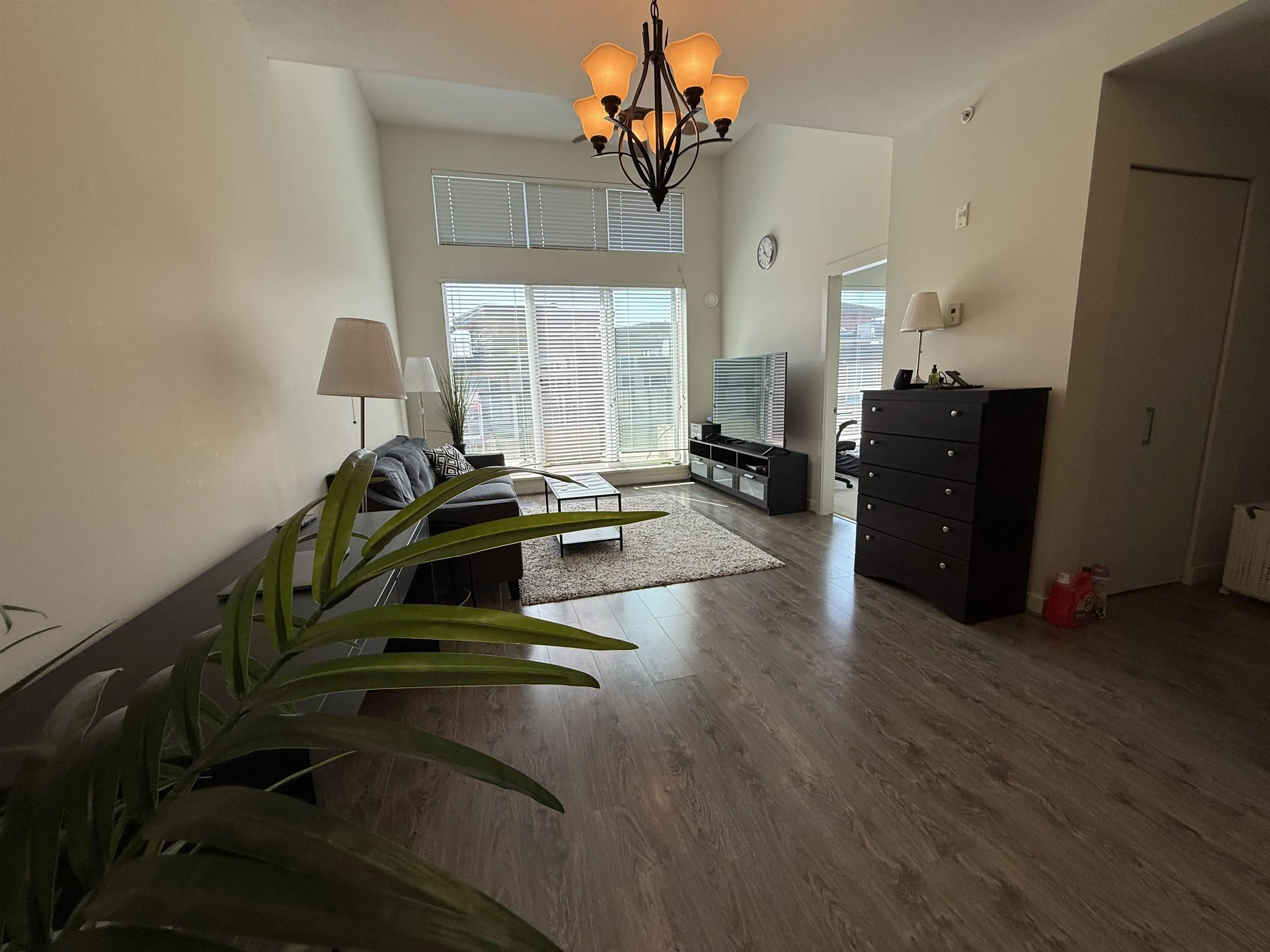 PH6 5981 Gray Avenue