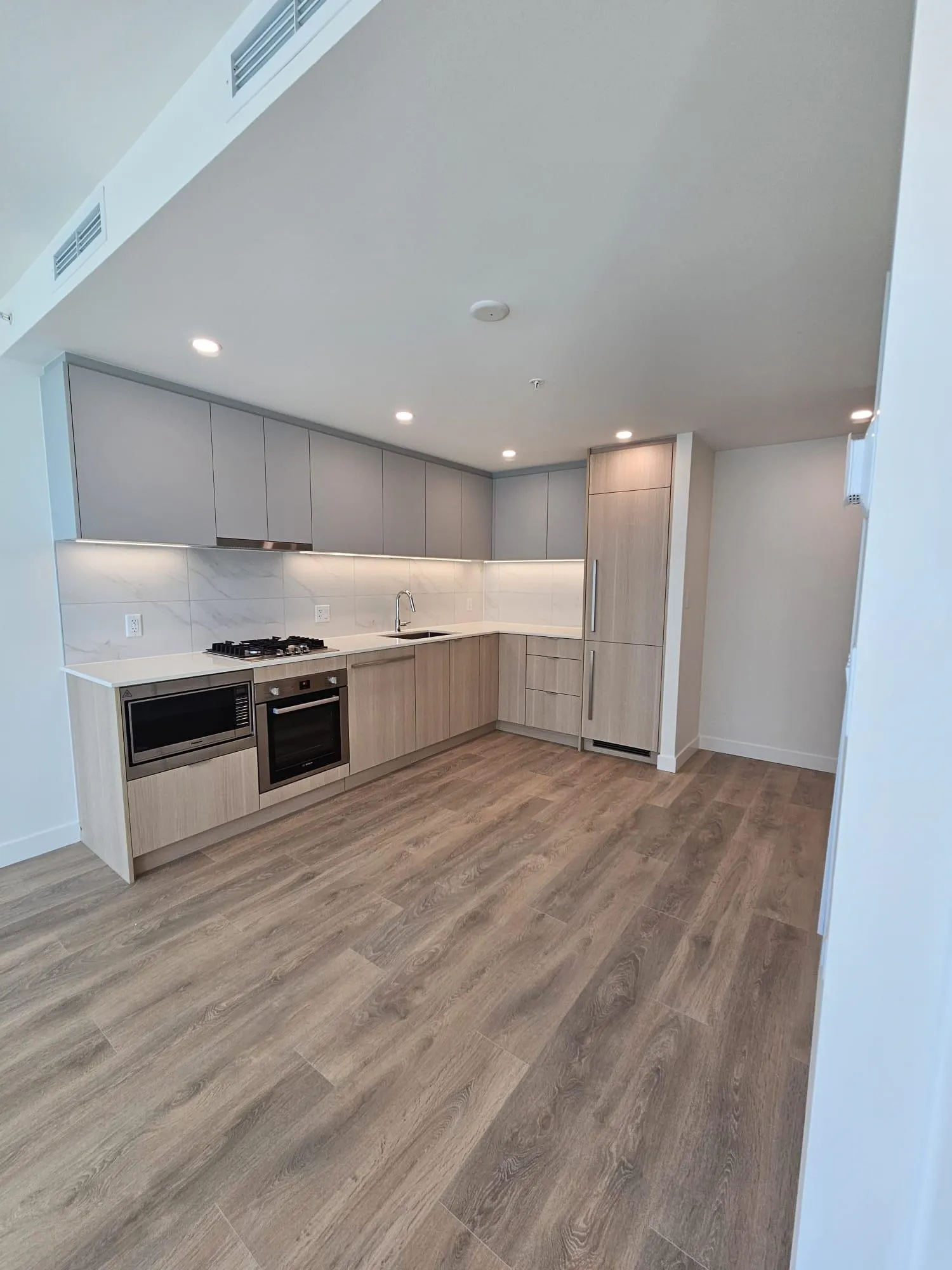 1305 318 Alderson Avenue