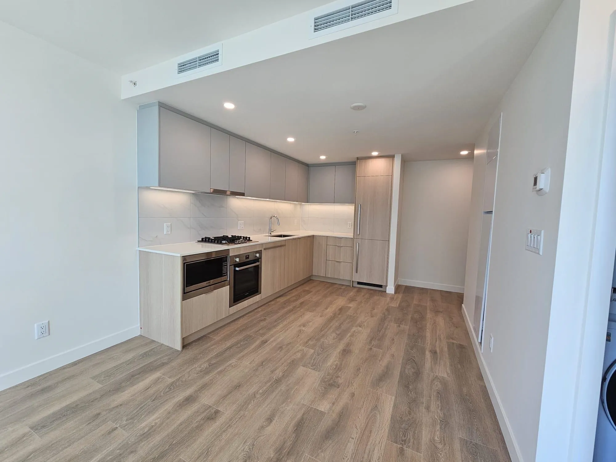1305 318 Alderson Avenue