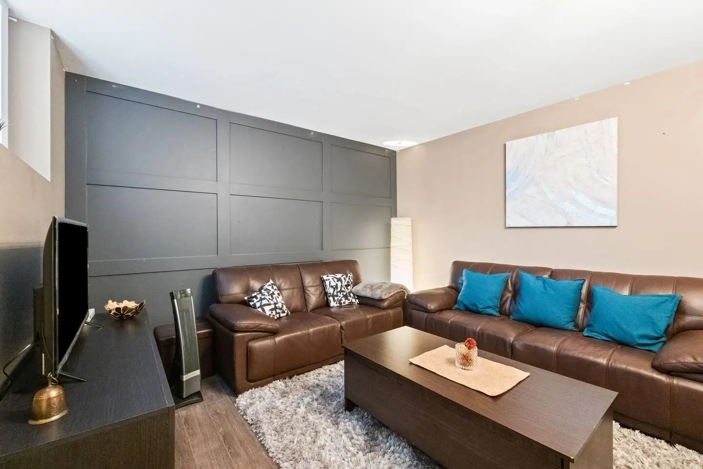 Basement 6779 186 Street