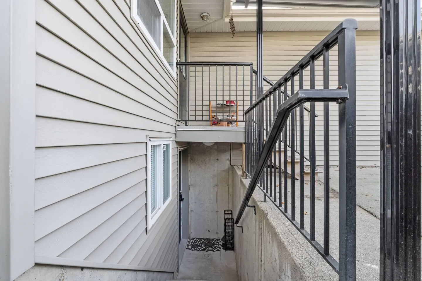 Basement 6779 186 Street