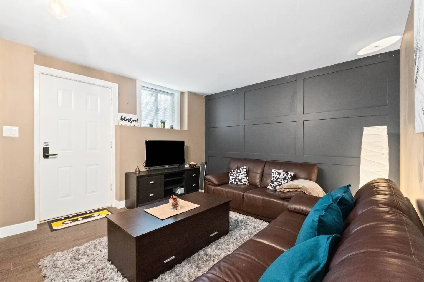 Basement 6779 186 Street