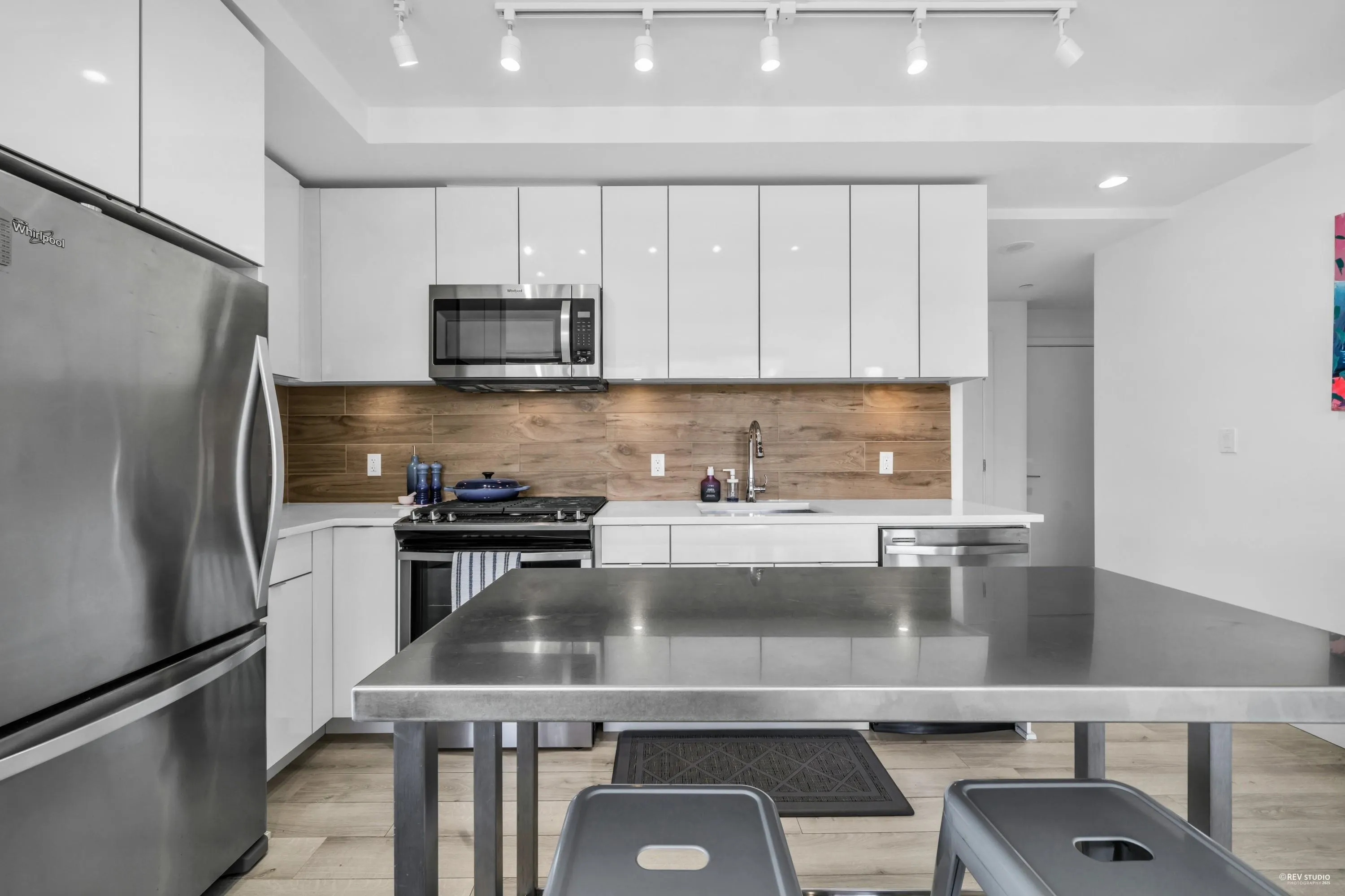 1203 200 Nelson's Crescent