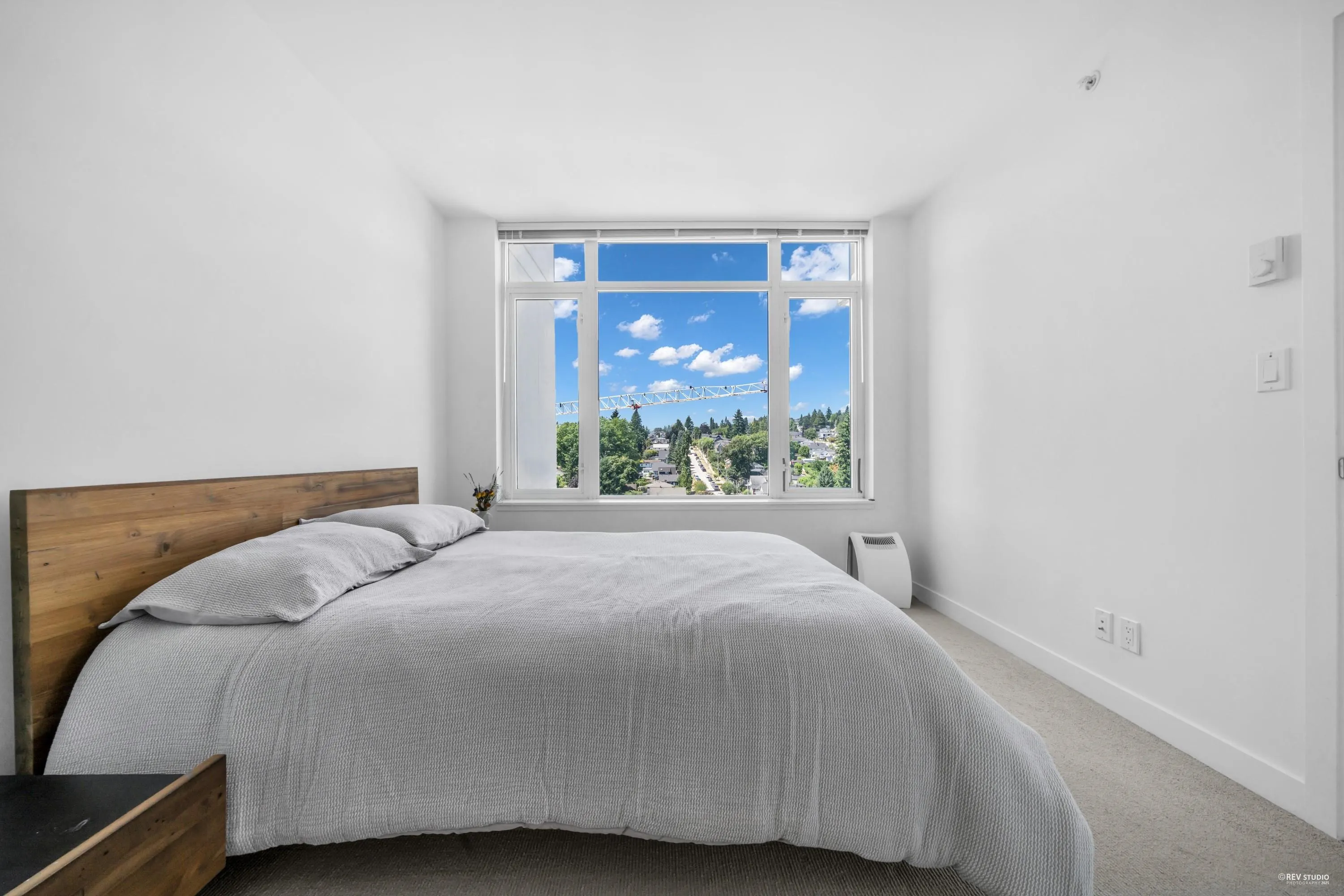 1203 200 Nelson's Crescent