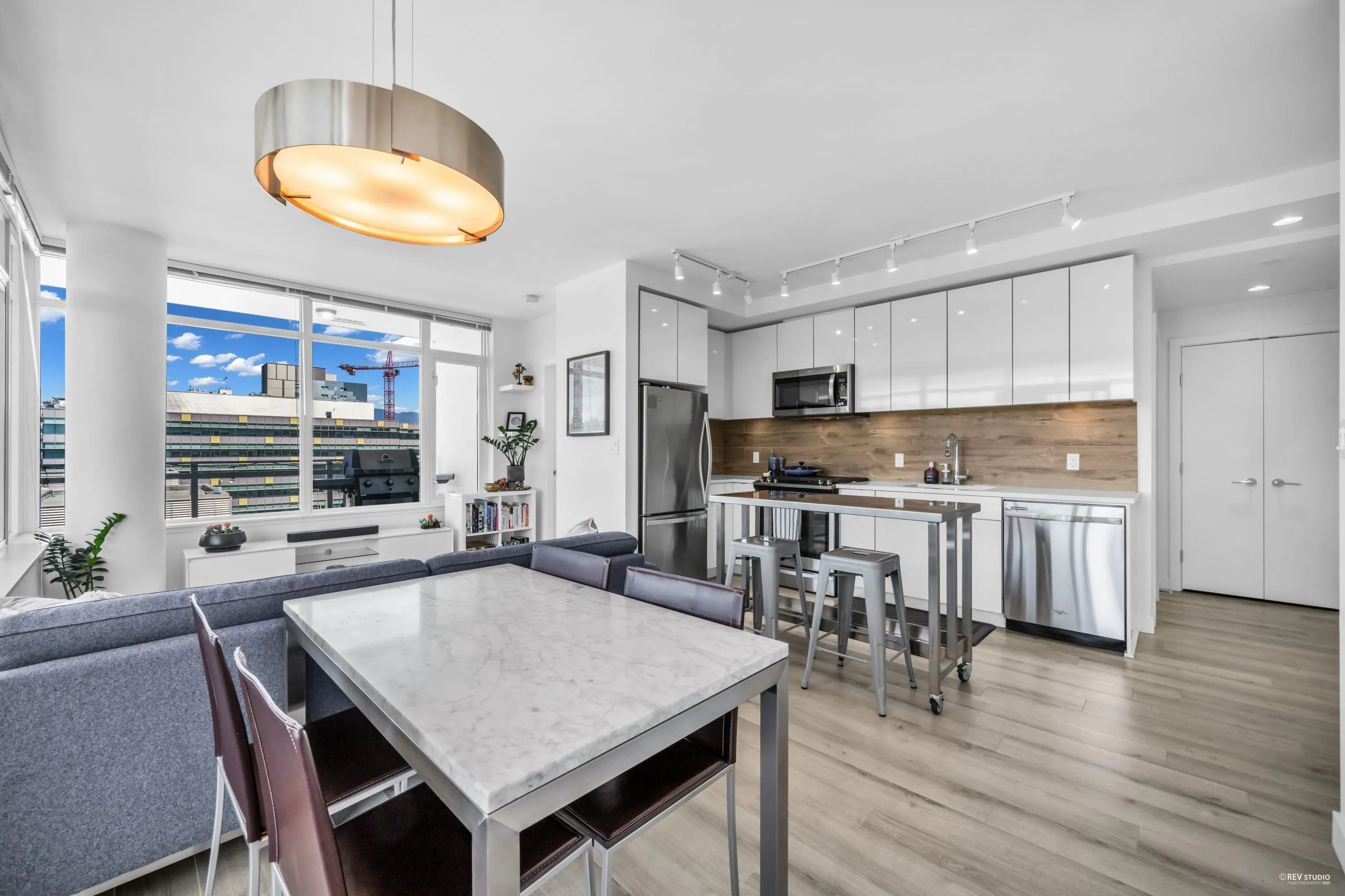 1203 200 Nelson's Crescent
