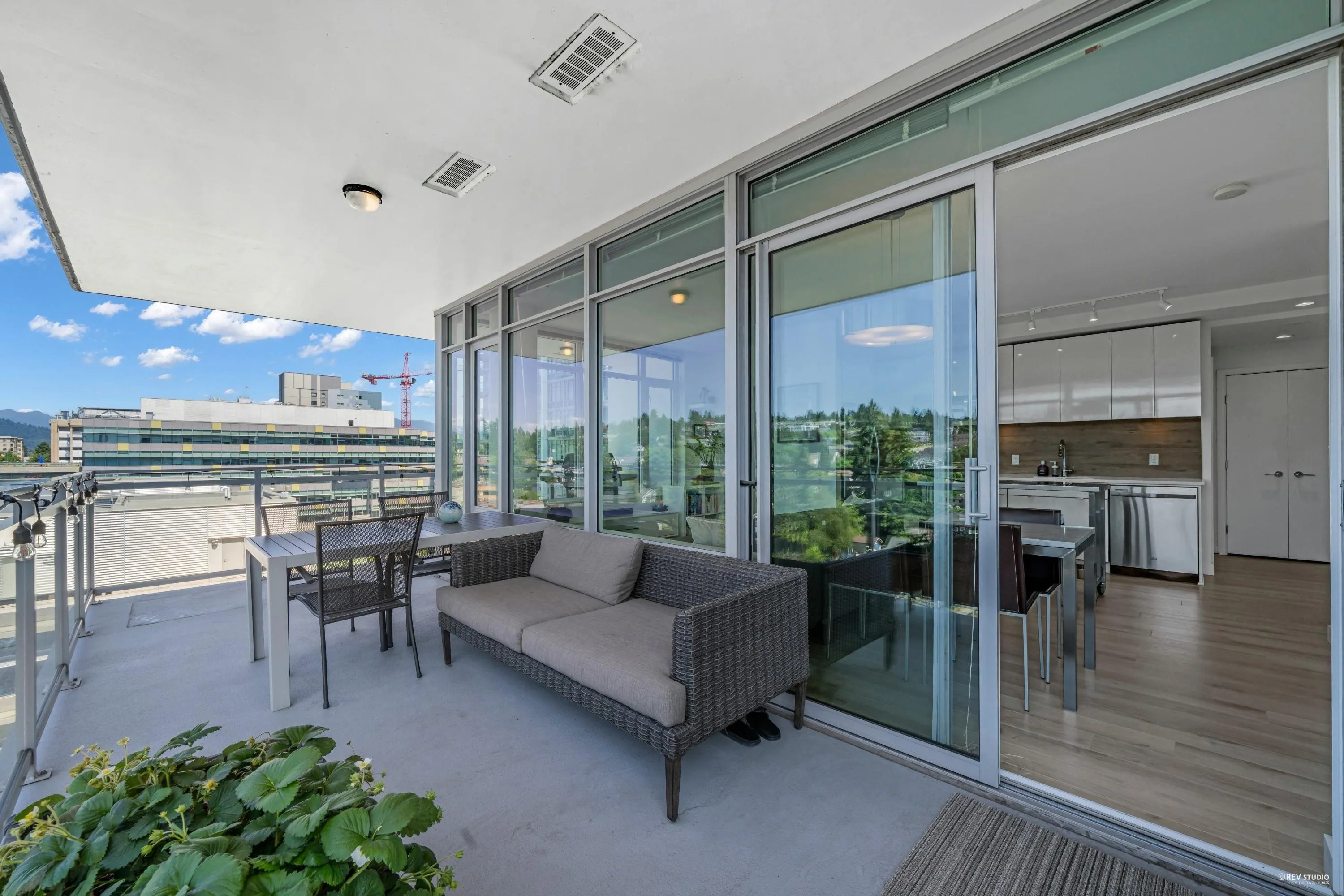 1203 200 Nelson's Crescent