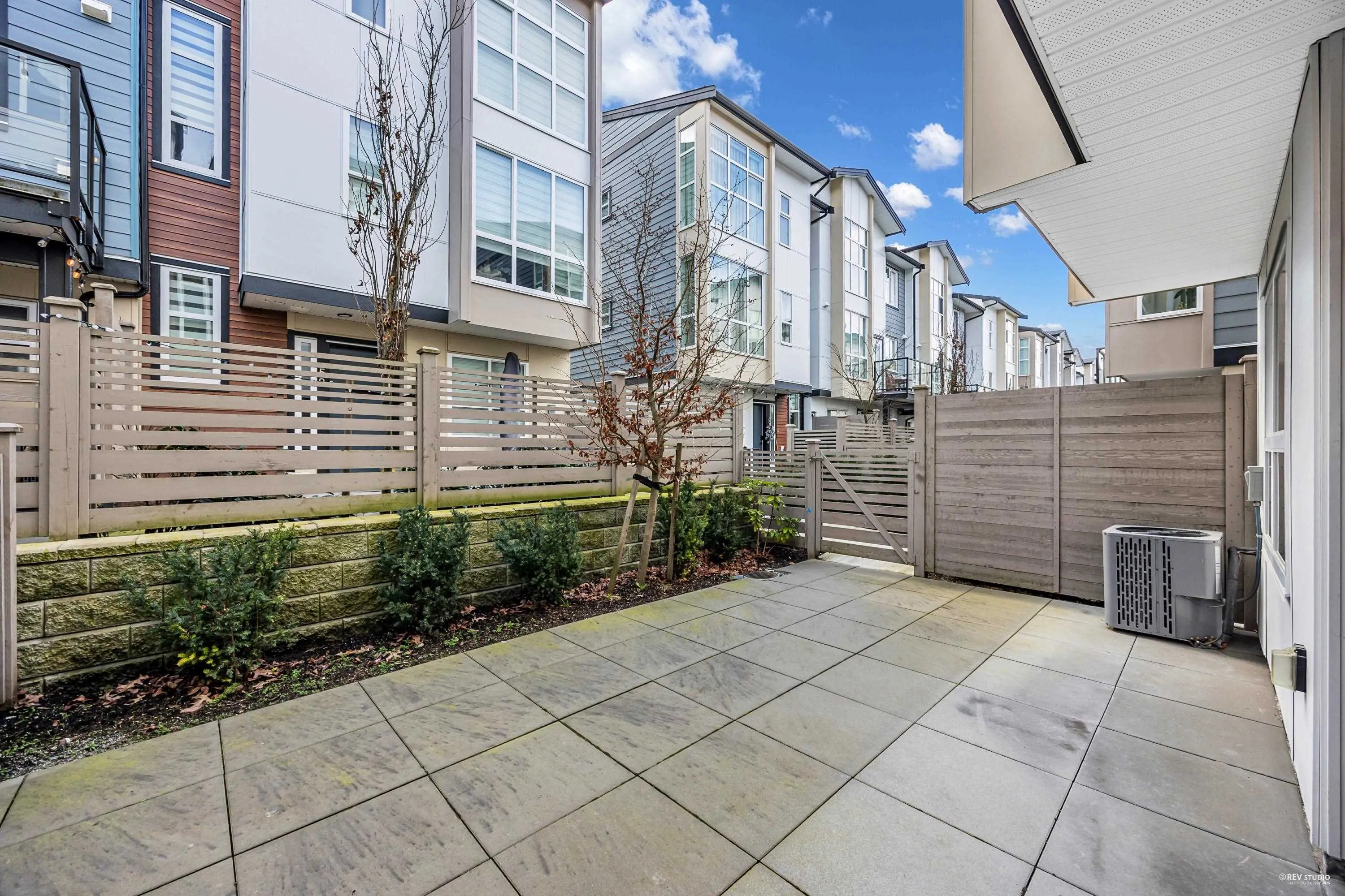 31 7670 207 Street