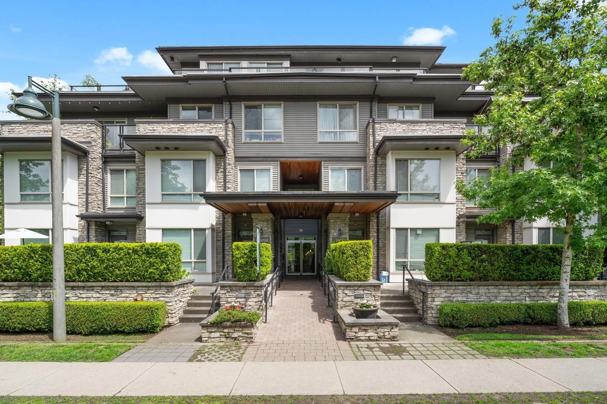 215 7478 Byrnepark Walk