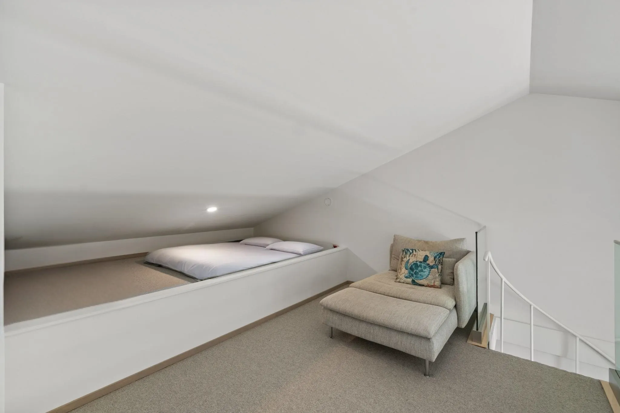 73 2212 Folkestone Way