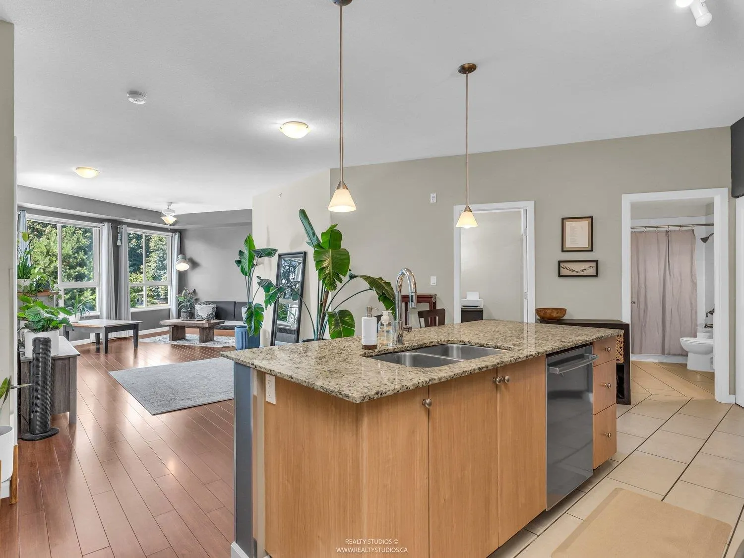 402 285 Ross Drive