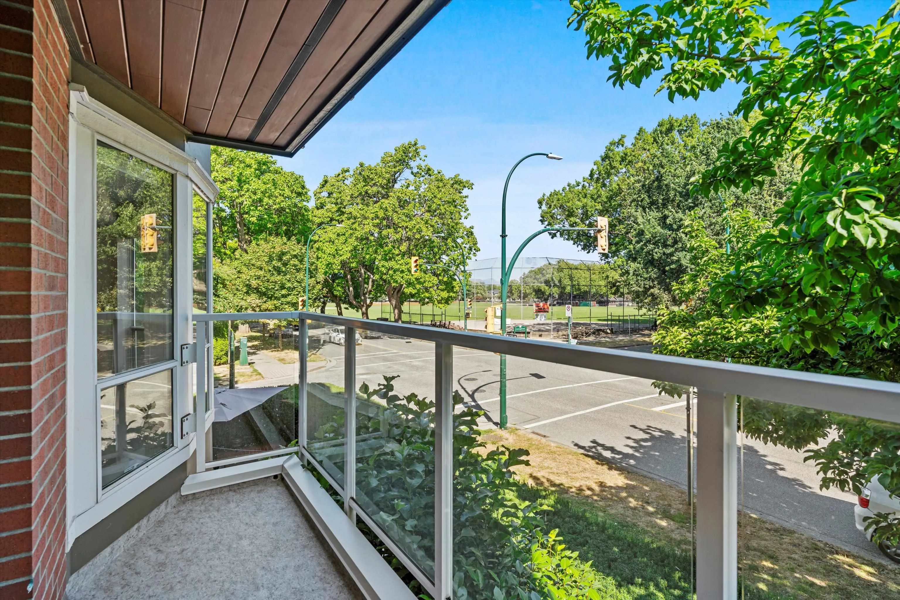201 2288 W 12th Avenue
