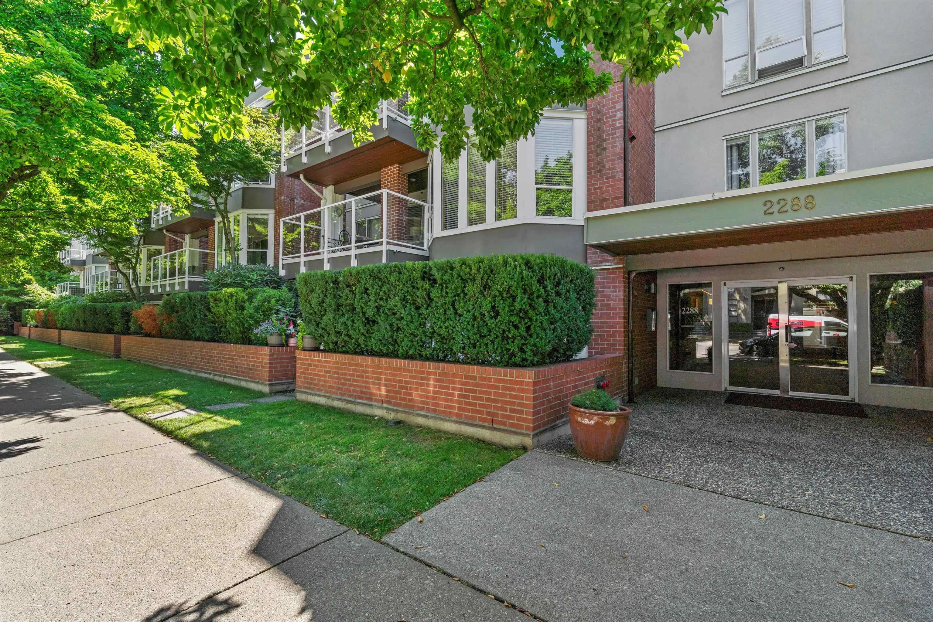 201 2288 W 12th Avenue