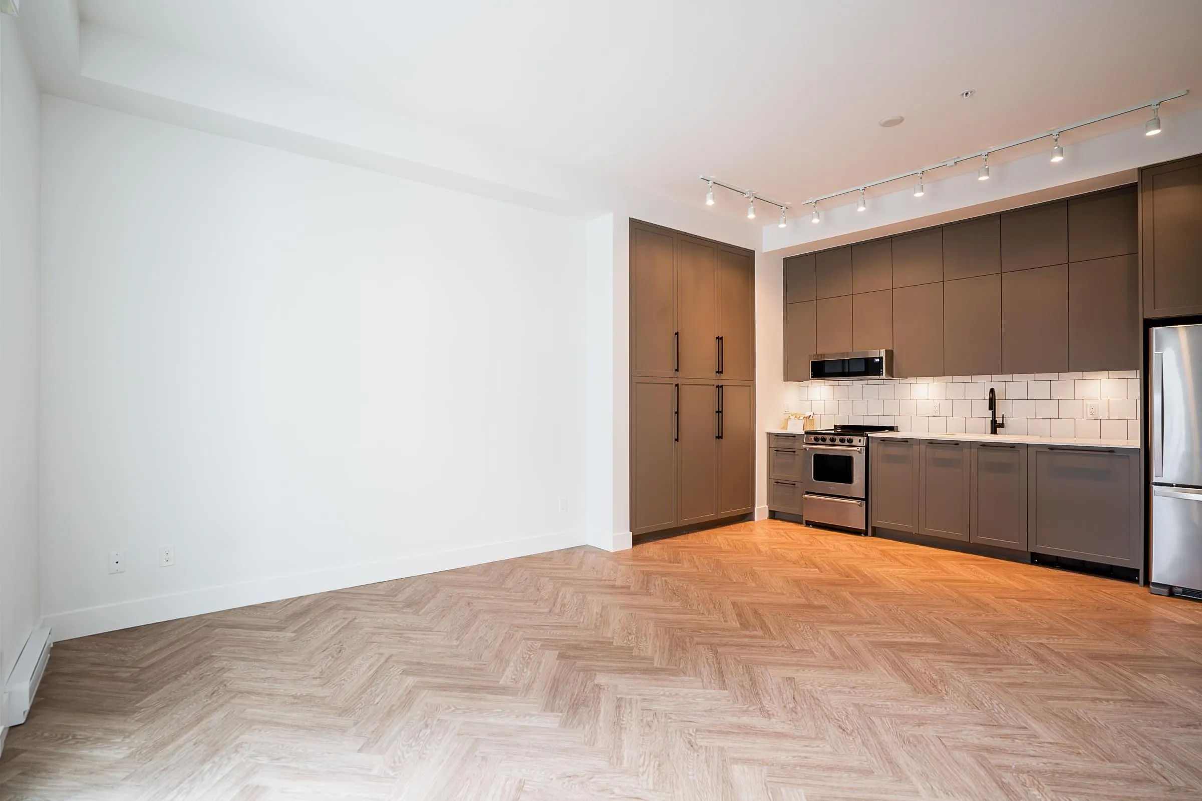 201 13929 105 Boulevard